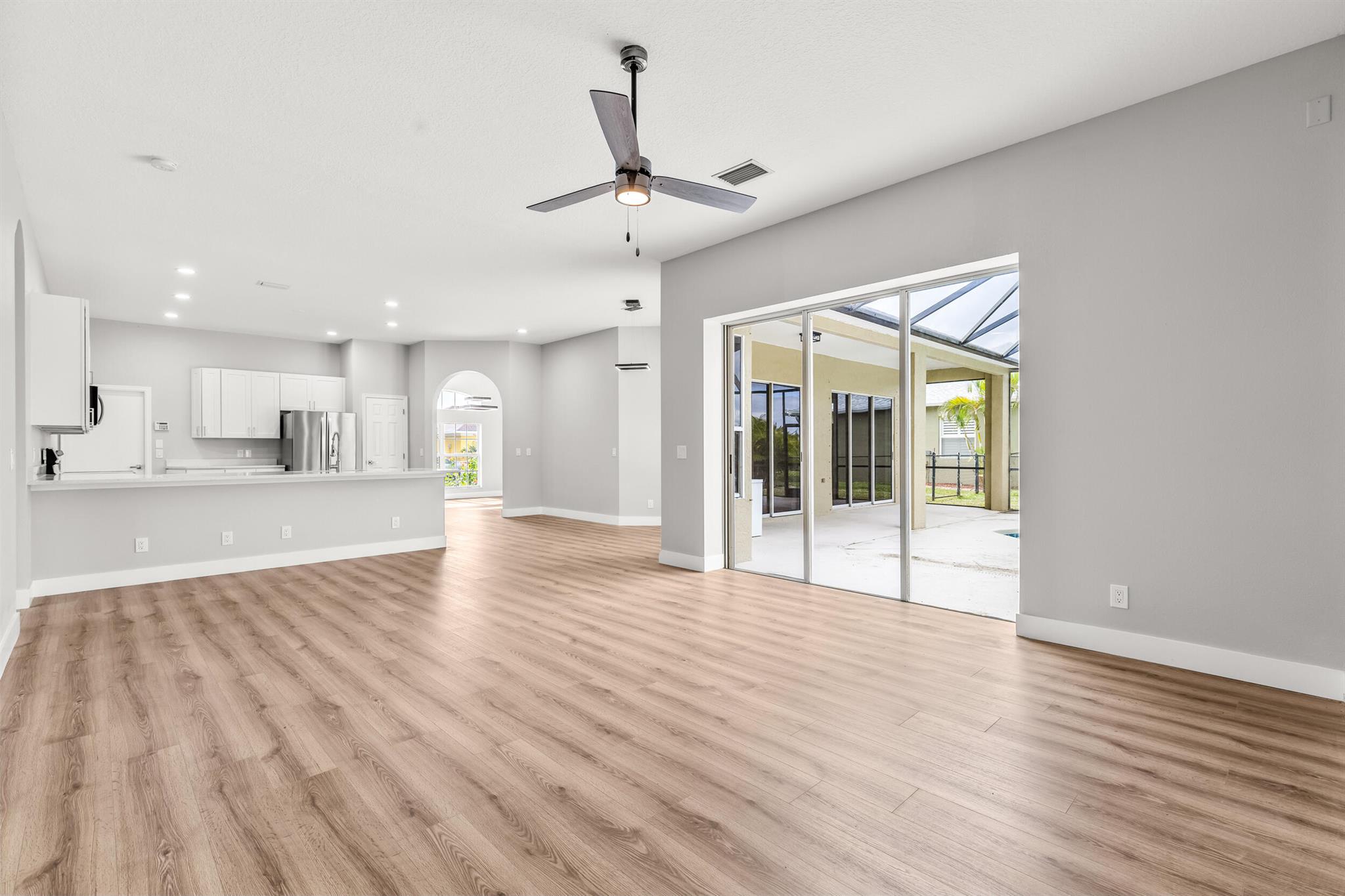 PALM LAKE GARDENS - Residential