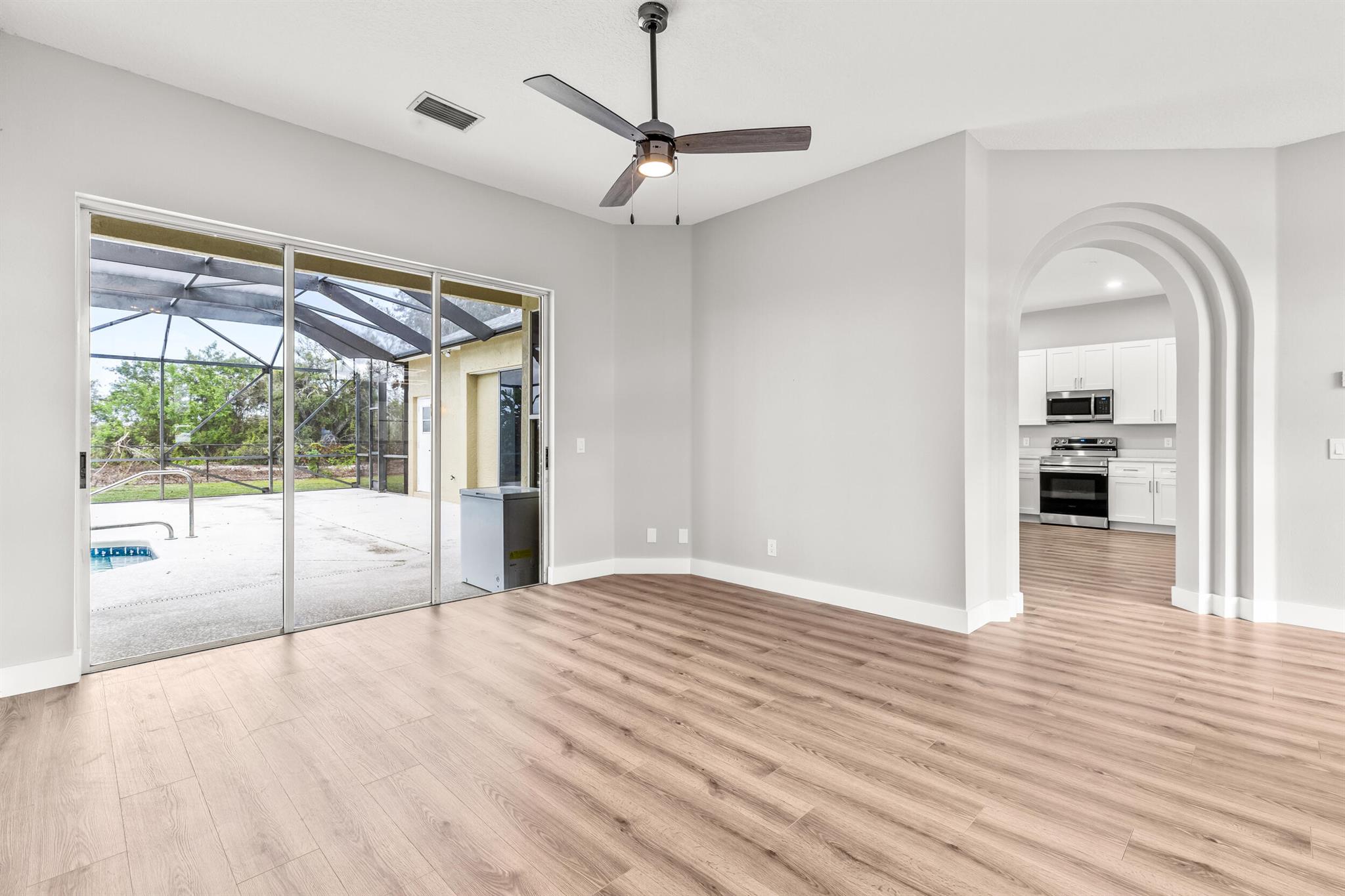 PALM LAKE GARDENS - Residential