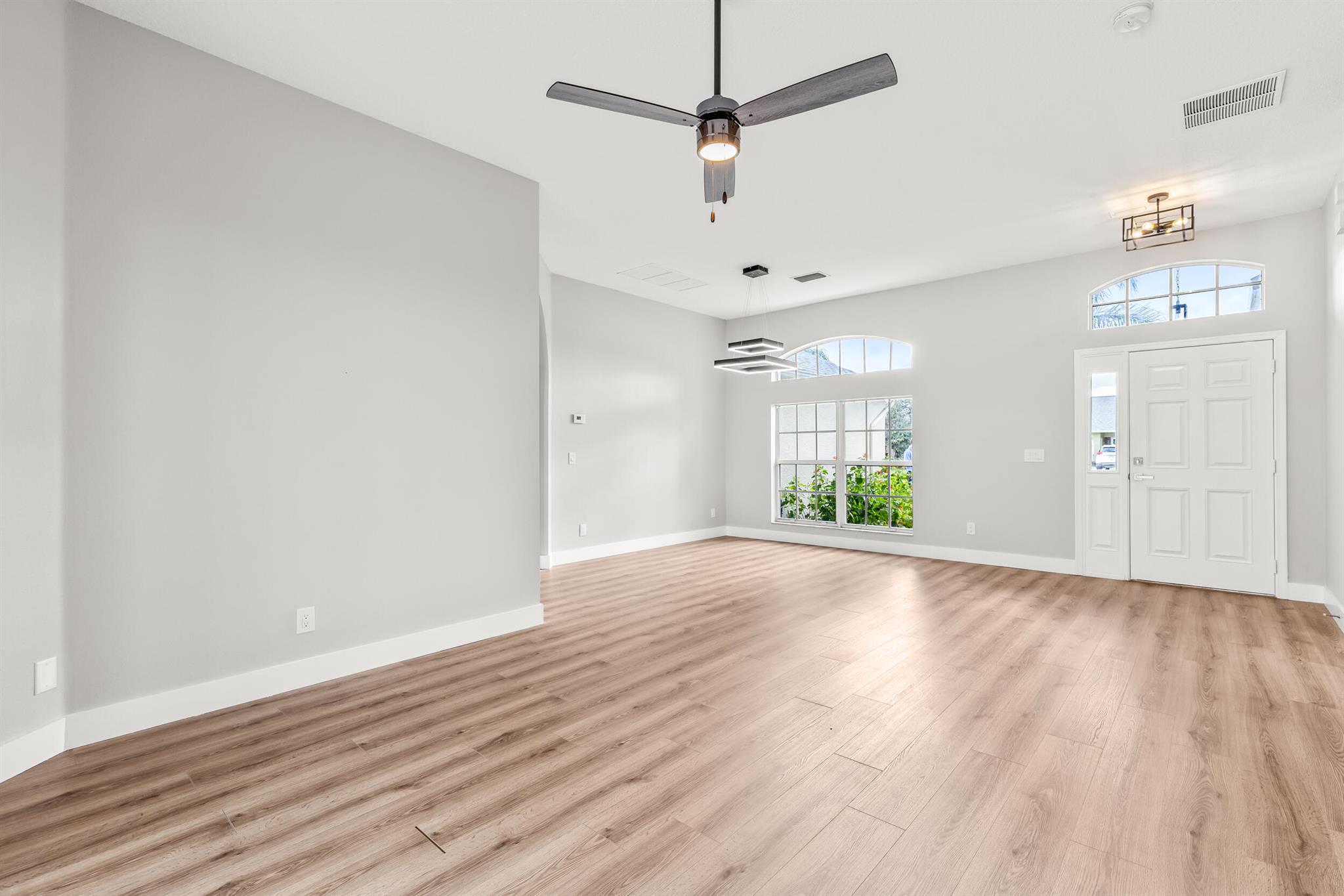 PALM LAKE GARDENS - Residential