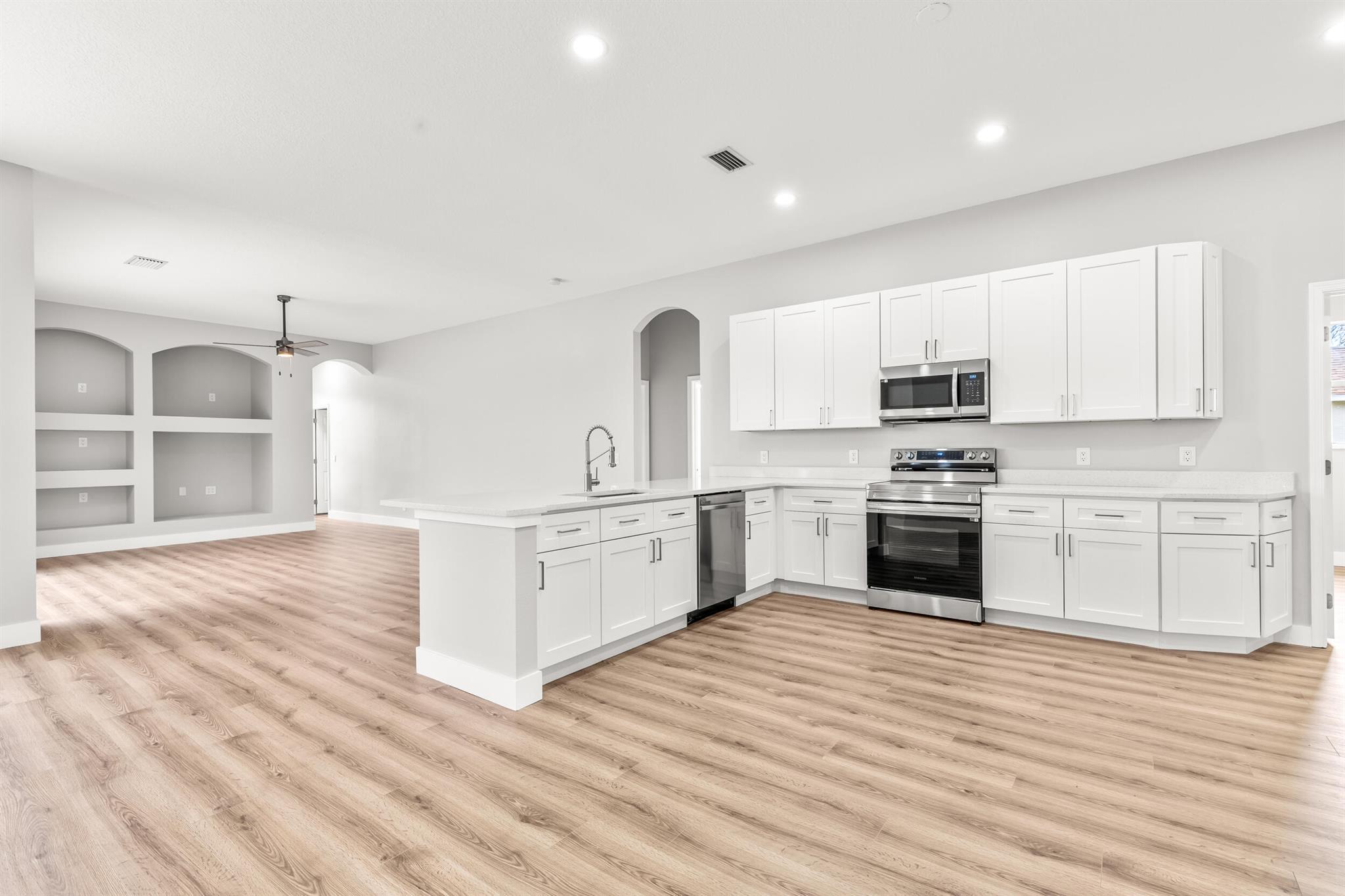 PALM LAKE GARDENS - Residential