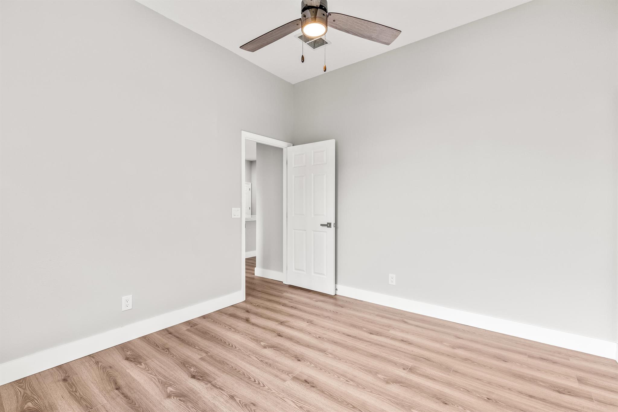 PALM LAKE GARDENS - Residential