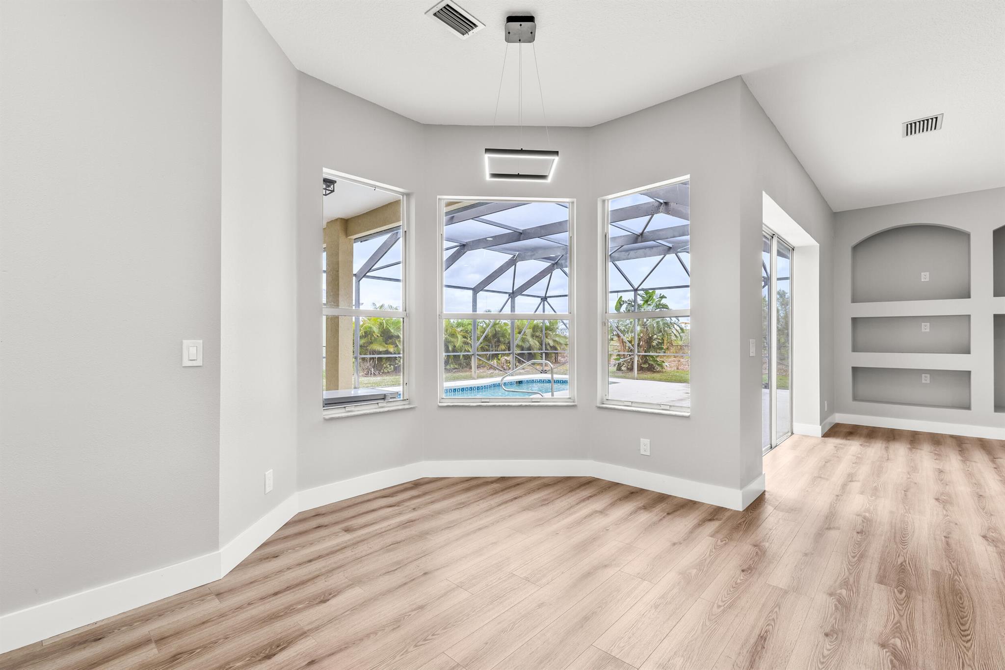 PALM LAKE GARDENS - Residential