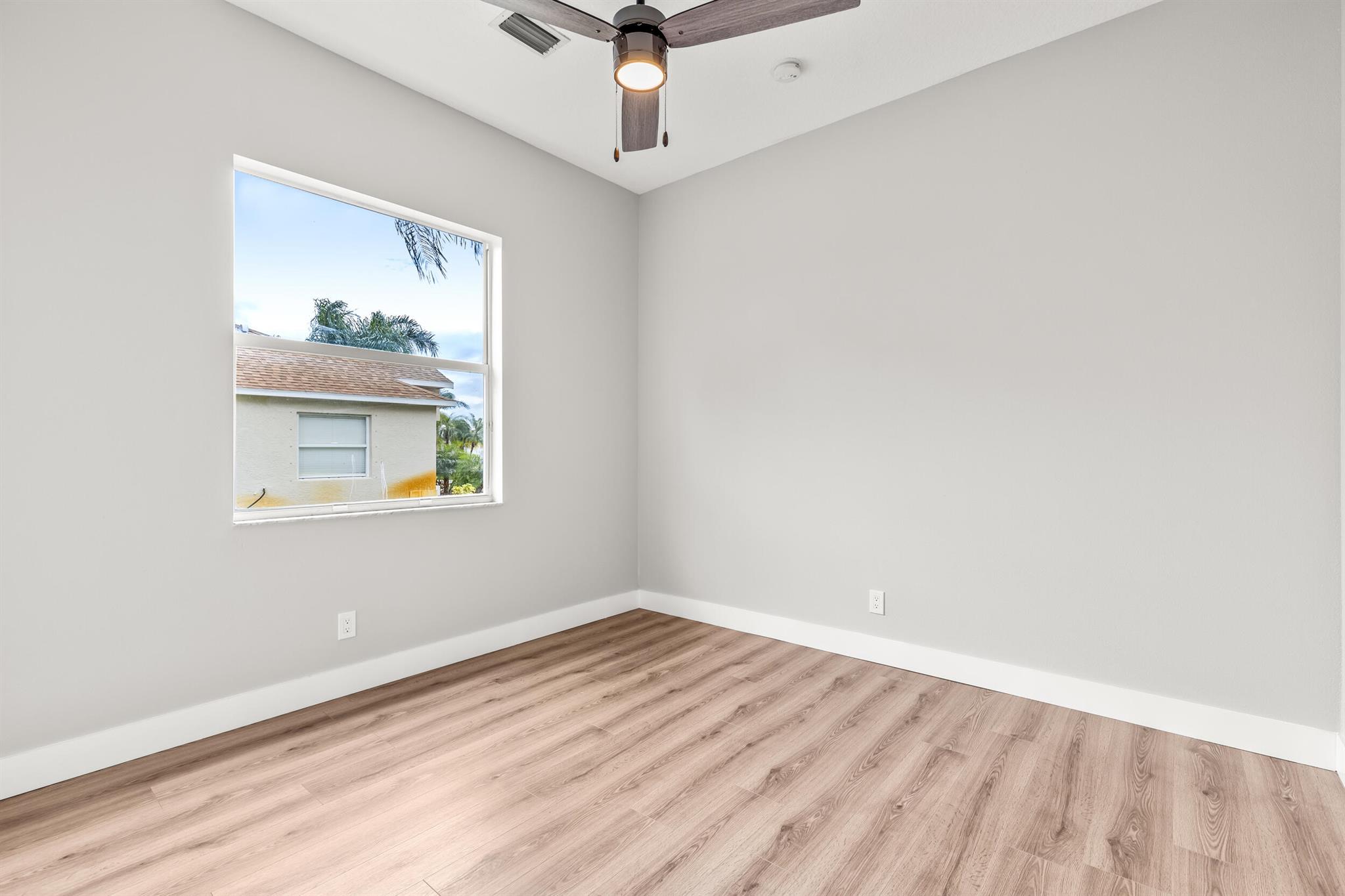 PALM LAKE GARDENS - Residential