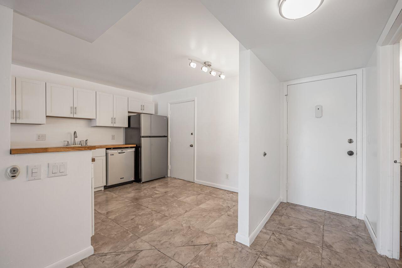 View photos, virtual tours, details... 22605 SW 66th Avenue 206
