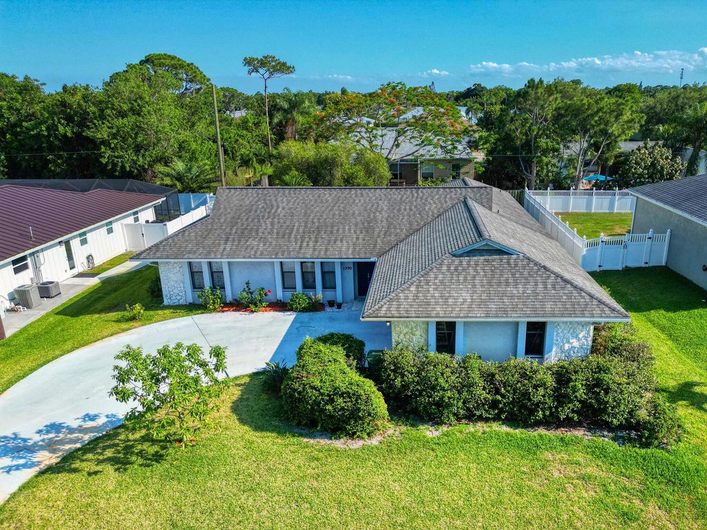 Photo of 1290 SE Mcfarlane Avenue, Port Saint Lucie, FL 34952 (MLS # R11091643)