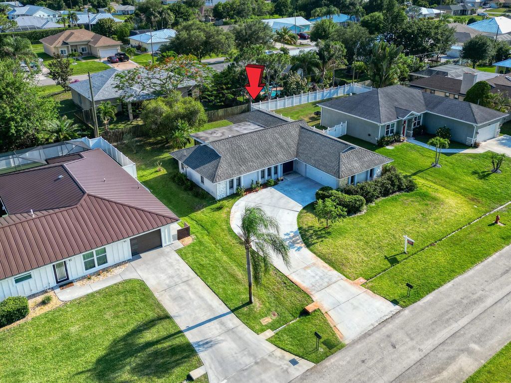 Photo of 1290 SE Mcfarlane Avenue, Port Saint Lucie, FL 34952 (MLS # R11091643)