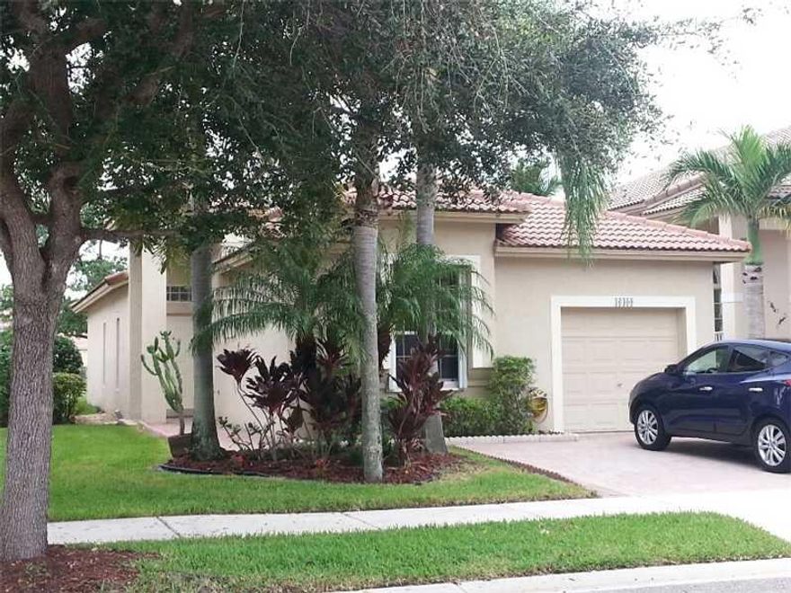 IMMACULATE CONDITION HOME WITH EXTENDED PATIO OVERLOOKING WIDE LAKE VIEW*LIGHT AND BRIGHT HOME WITH SEPARATE FAMILY ROOM*UPGRADED KITCHEN, GRANITE COUNTERS,STAINLESS TILE BACKSPLASH*SPACIOUS MASTER WITH WALK-IN SHOWER, EXTRA SAFETY BARS*STONELOOK TILES,NE UTRAL COLORS*ACCORDION SHUTTERS*MAINT INCL. BASIC CABLE,LAWN CARE,ALARM,FITNESS CTR & MORE* BEAUTIFUL HOME, SEE TODAY!