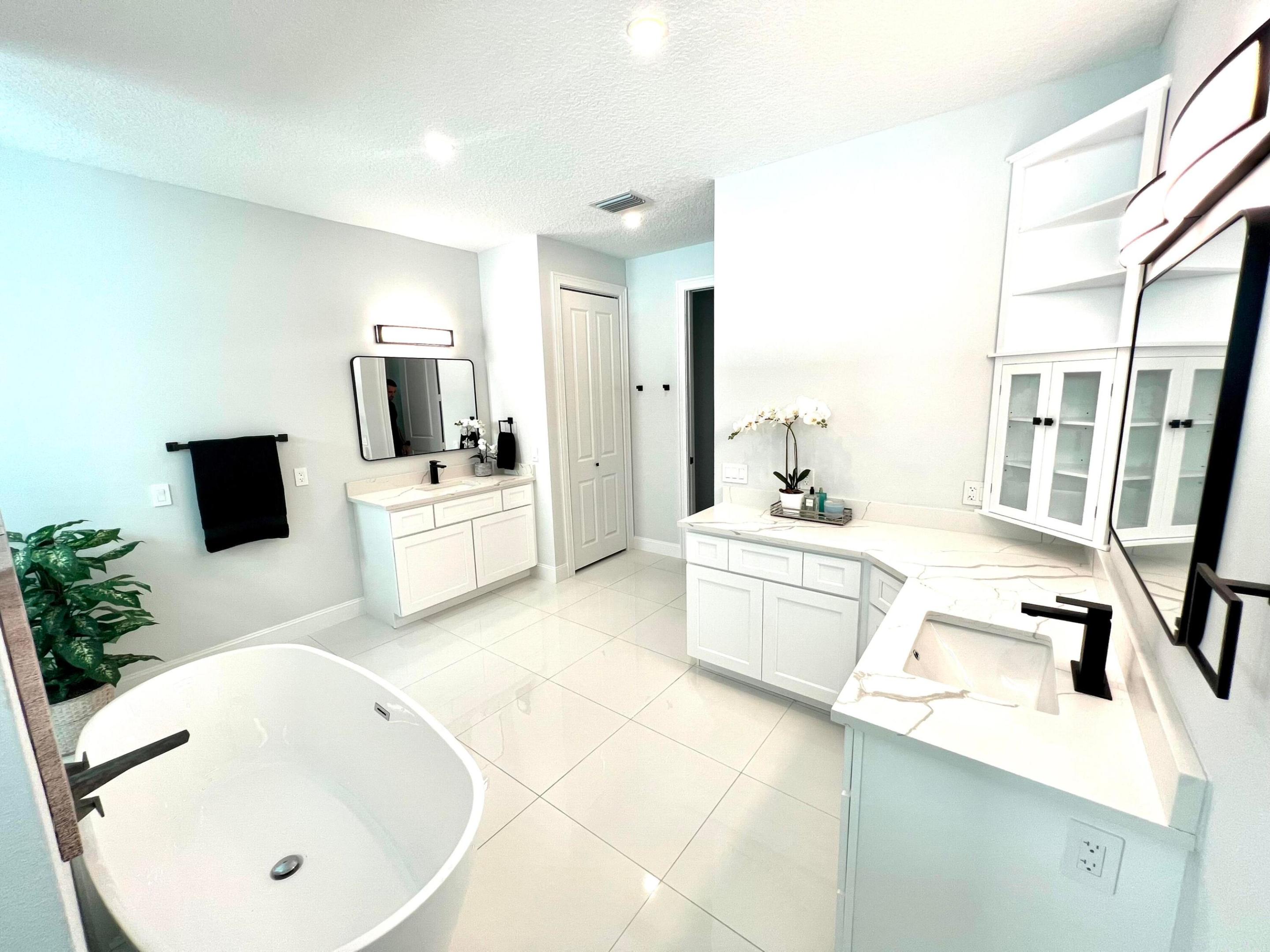 CRYSTAL FALLS OF VERO - Residential