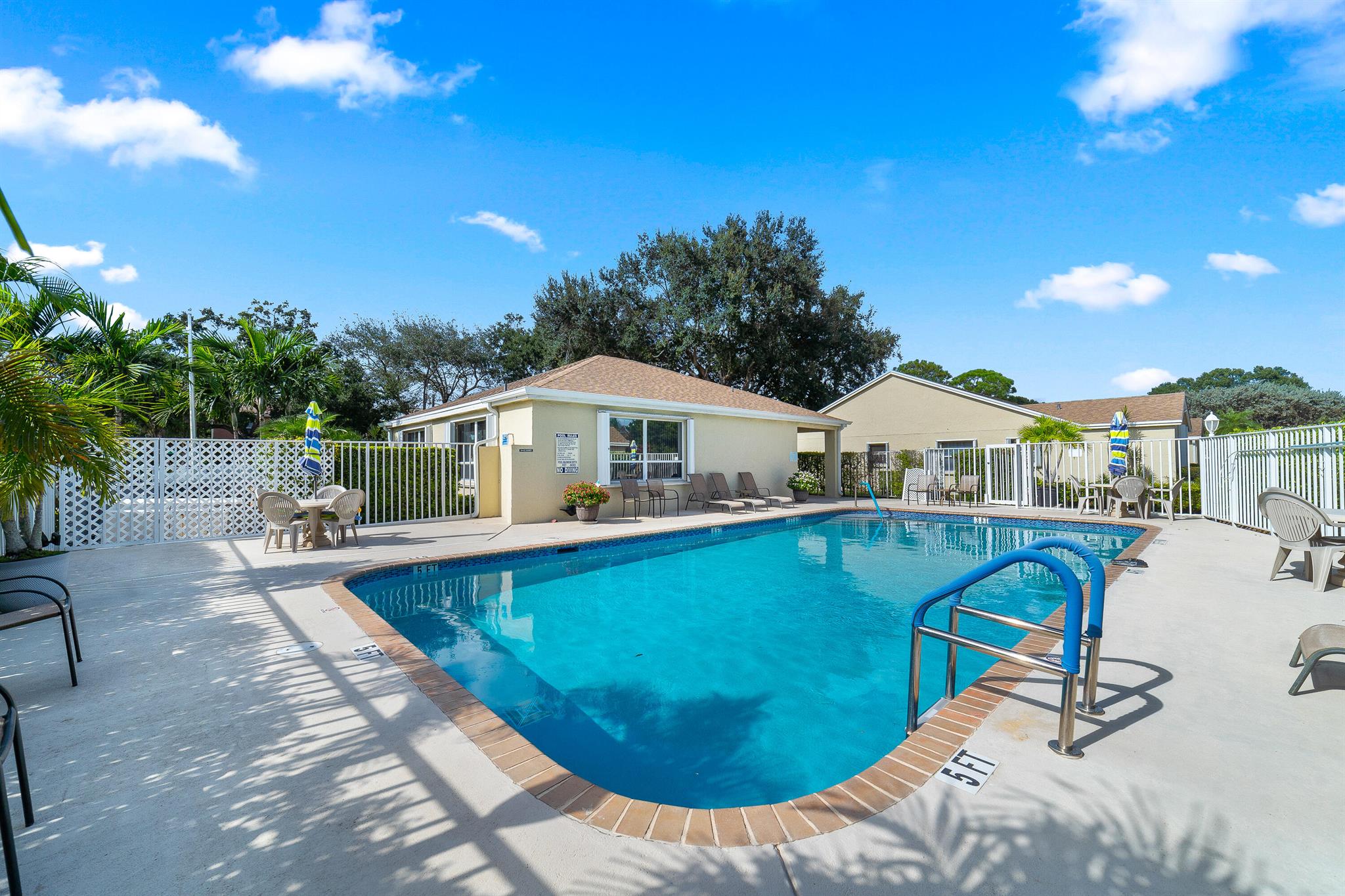 VILLAGES OF WOODLAKE 4 - Residential