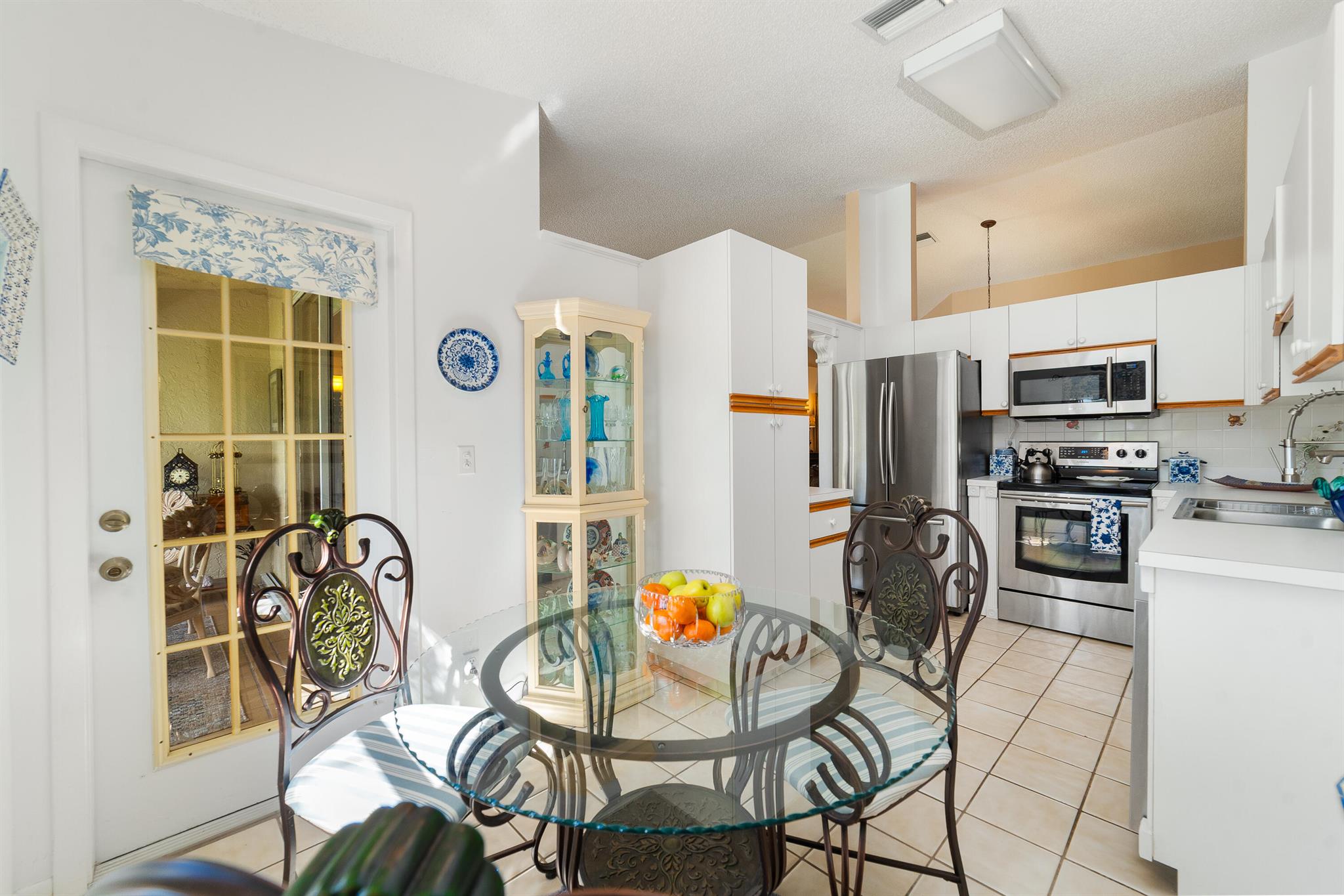 VILLAGES OF WOODLAKE 4 - Residential