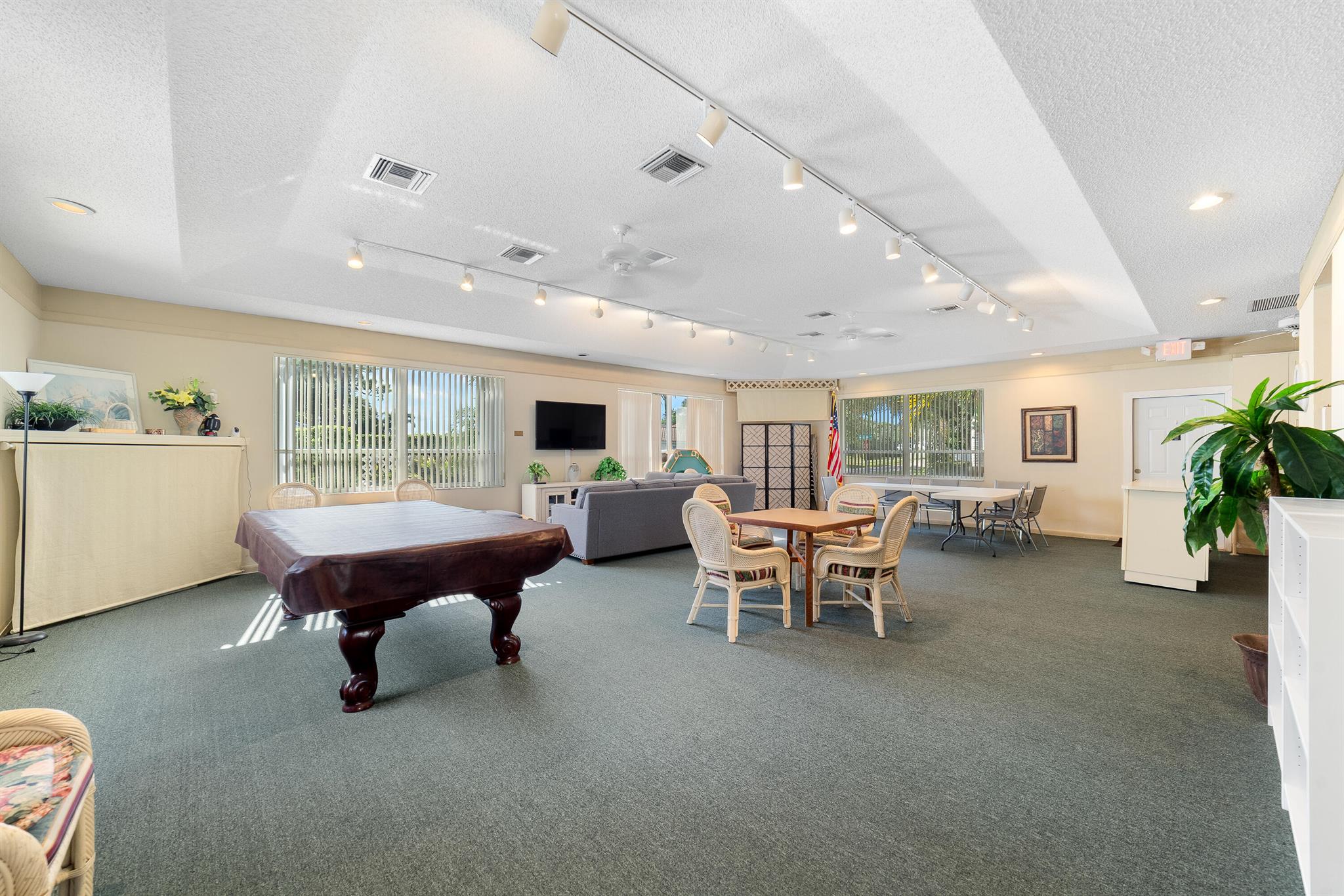 VILLAGES OF WOODLAKE 4 - Residential