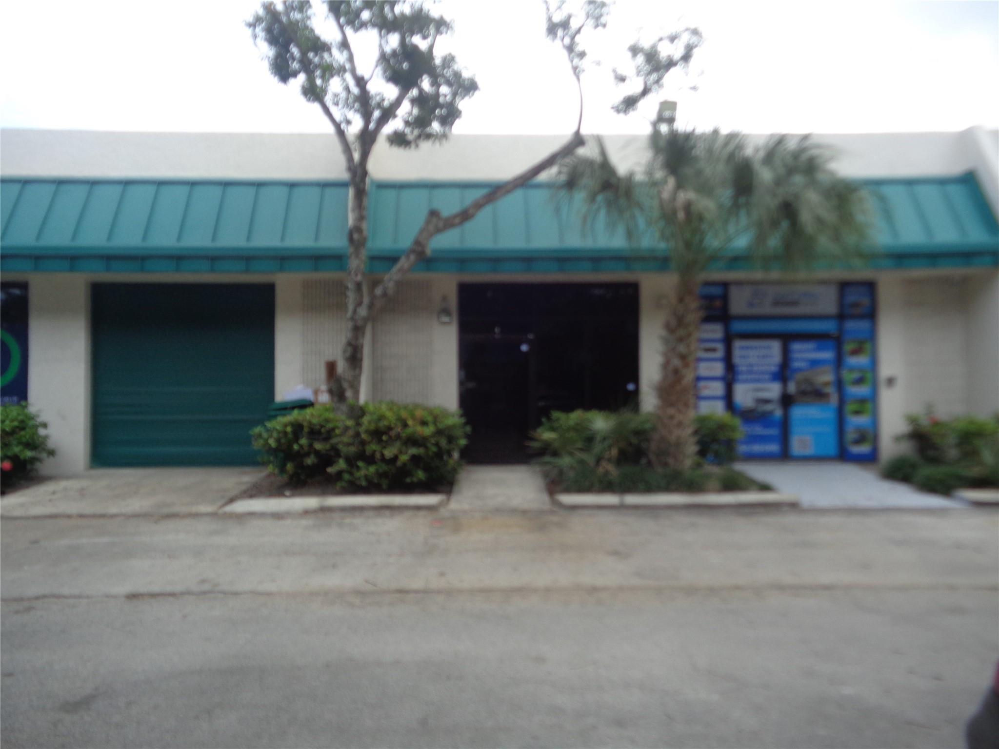 2700 sf in plantation ready to move in