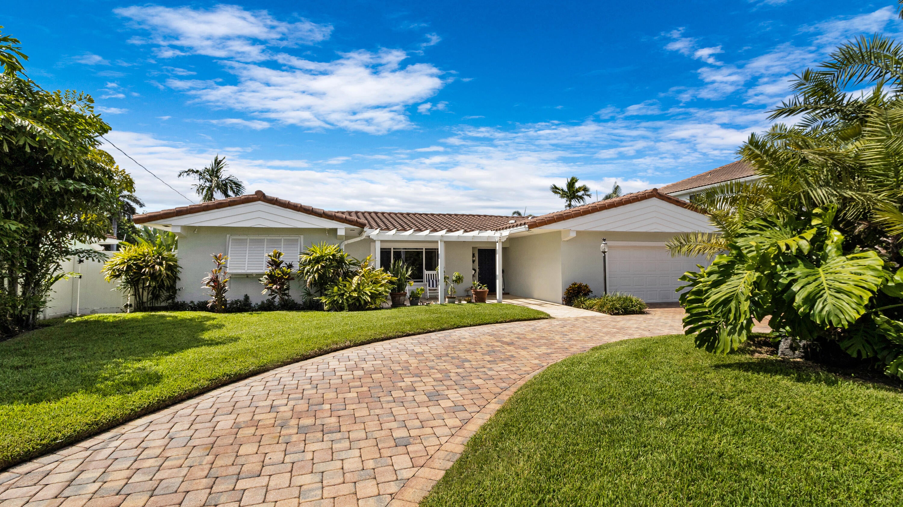 2750 NE 8TH Court