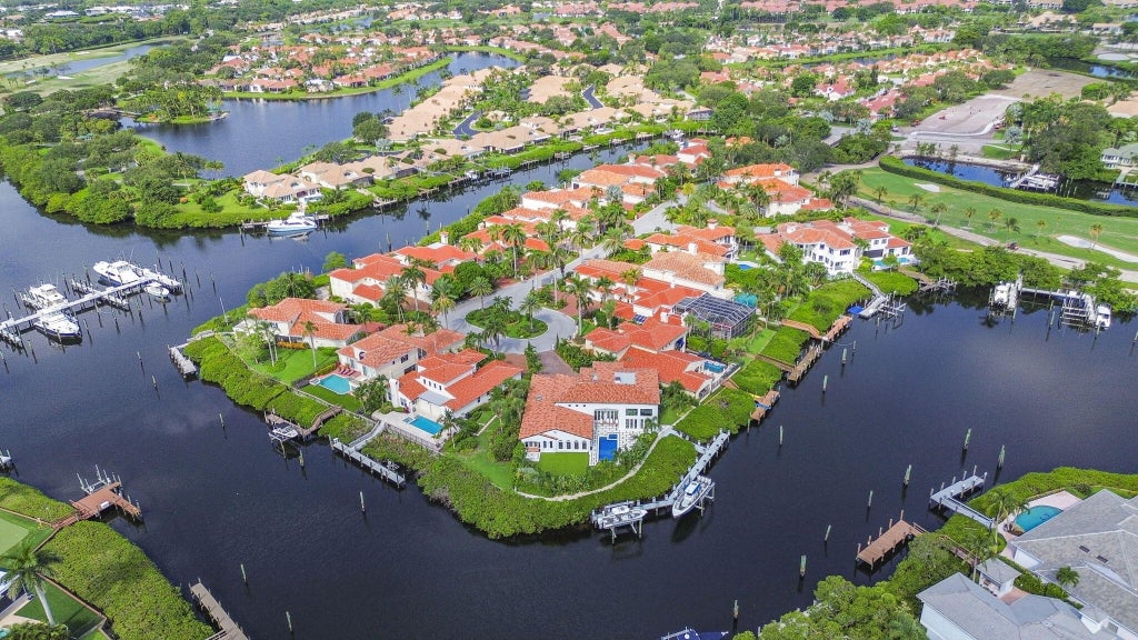 Photo of 3299 Bridgegate Drive, Jupiter, FL 33477 (MLS # R11110116)