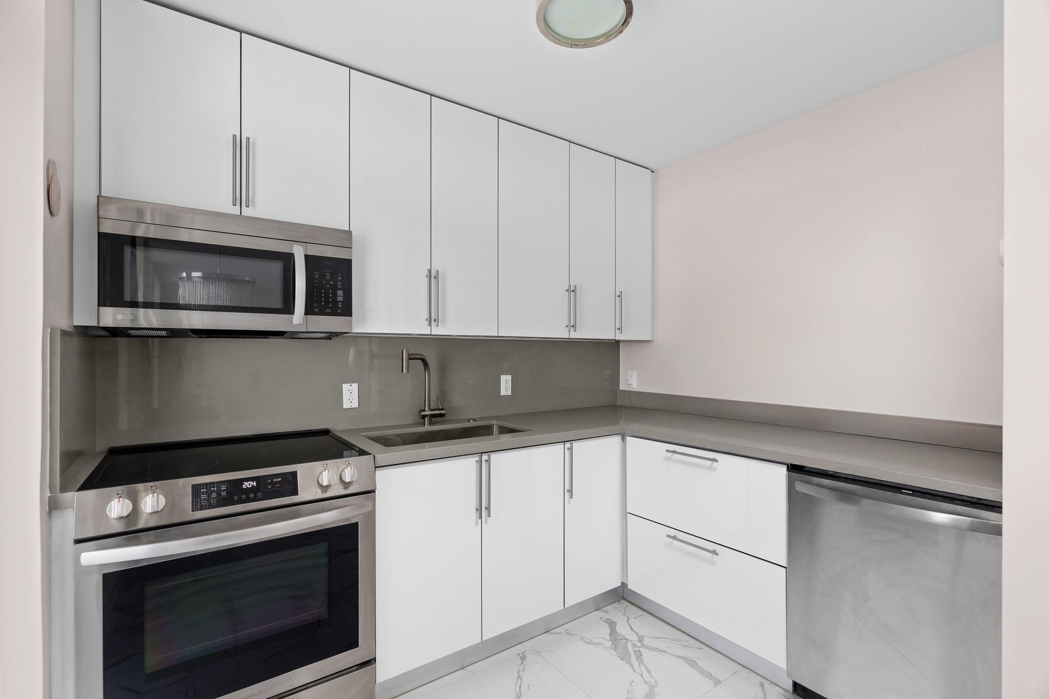 2400 NE 9th St 501