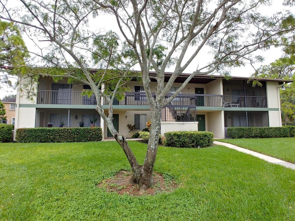 Photo of 6258 Chasewood Drive #E, Jupiter, FL 33458 (MLS # R10882888)