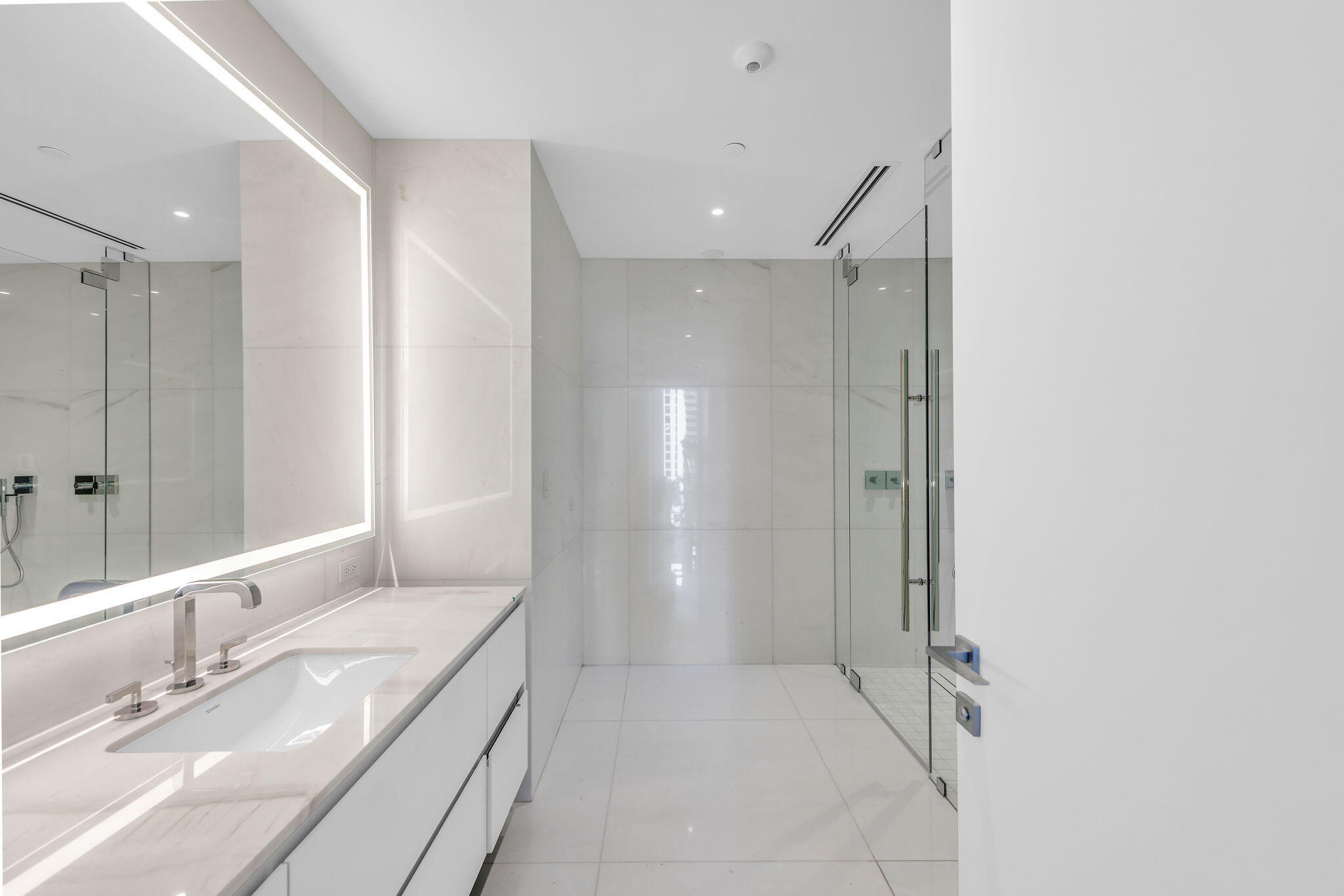 Aston Martin Condominium Association - Residential Lease