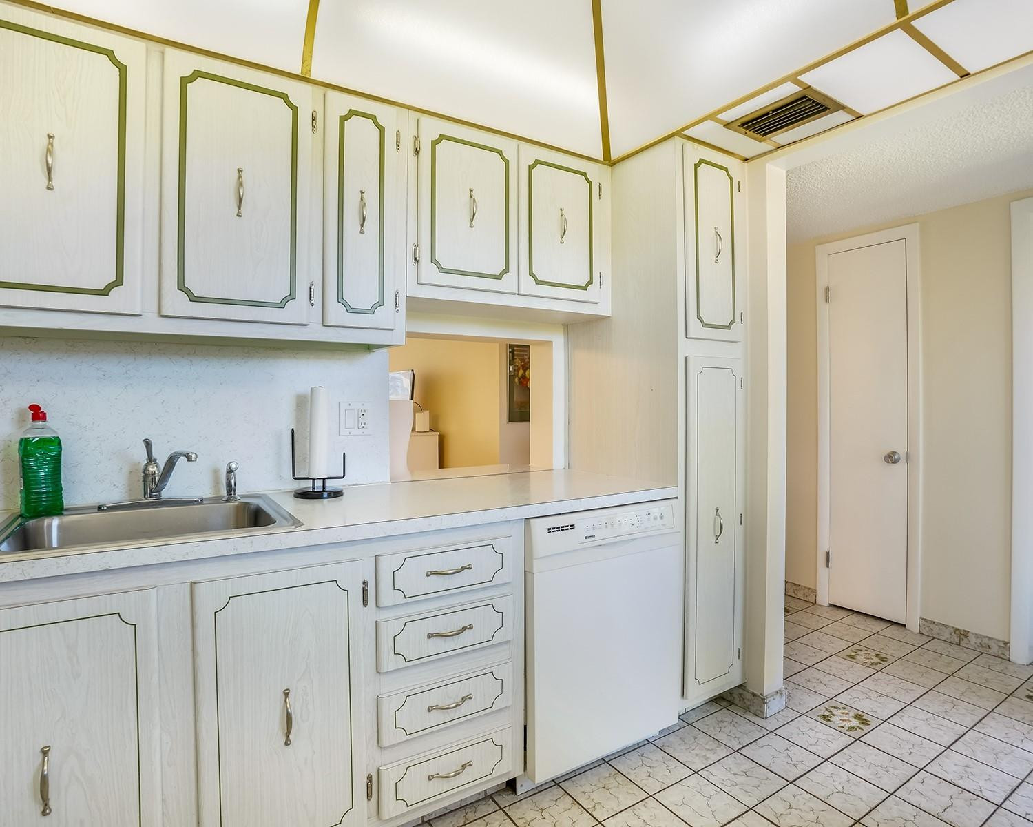 VILLAGE ROYALE GREENWOOD - Residential