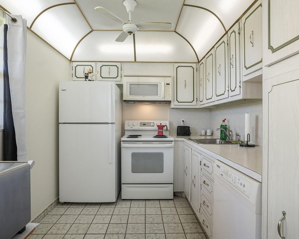 Photo of 2615 NE 3rd Court #3140, Boynton Beach, FL 33435 (MLS # F10554751)