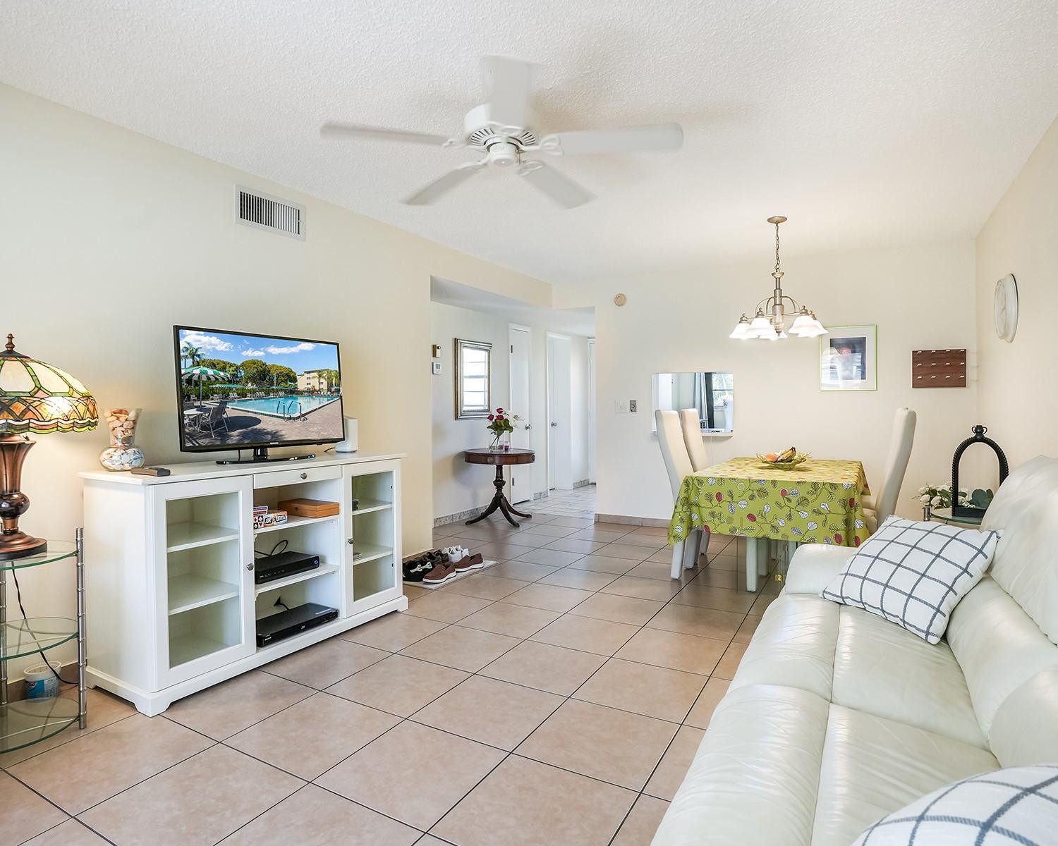 VILLAGE ROYALE GREENWOOD - Residential