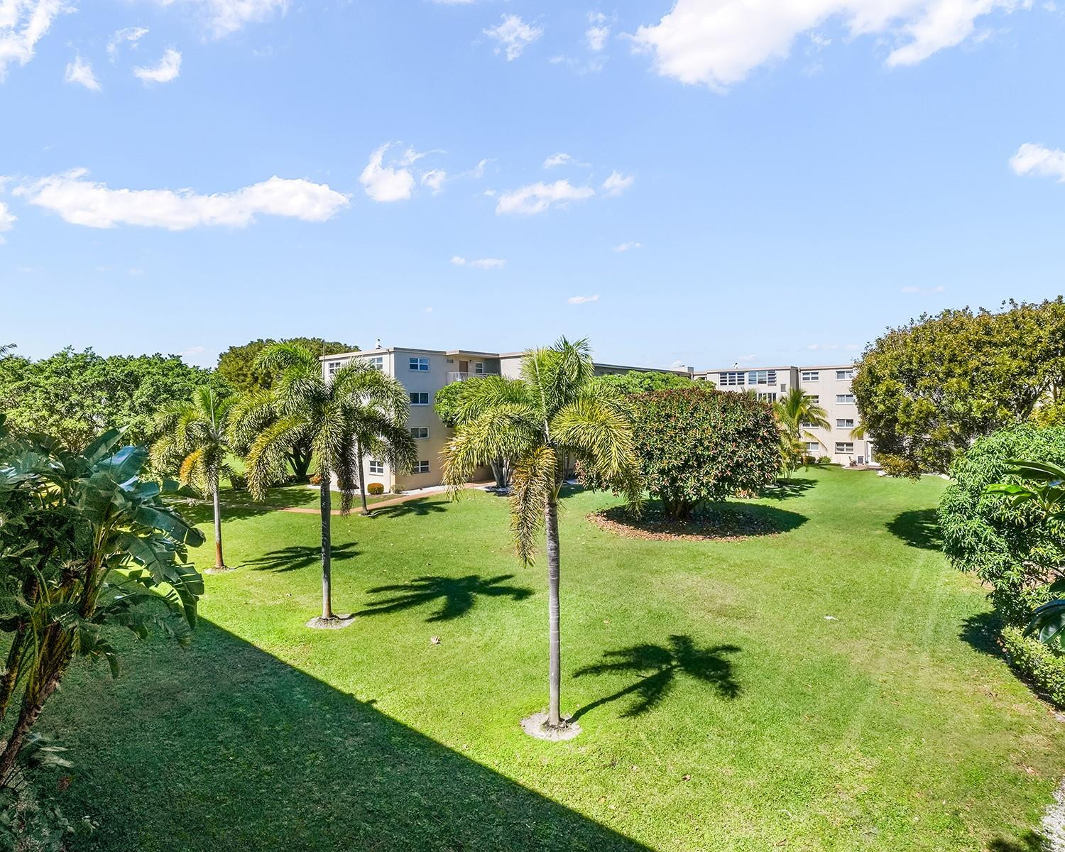 VILLAGE ROYALE GREENWOOD - Residential