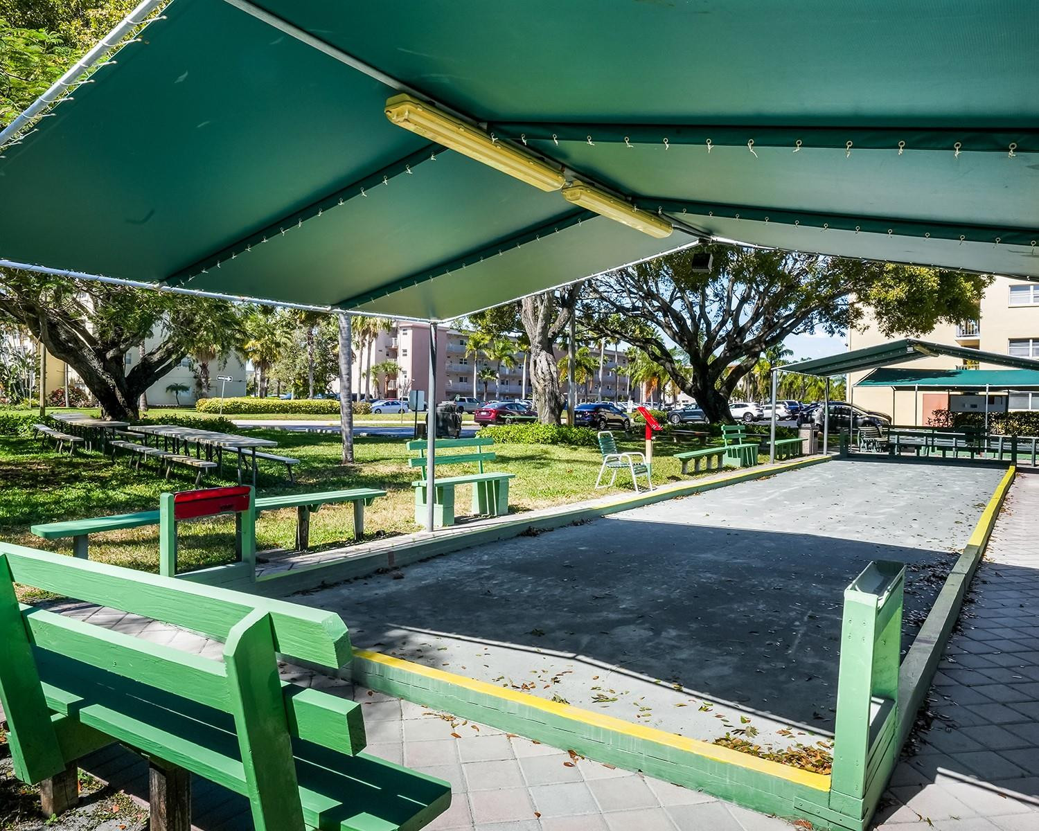 VILLAGE ROYALE GREENWOOD - Residential