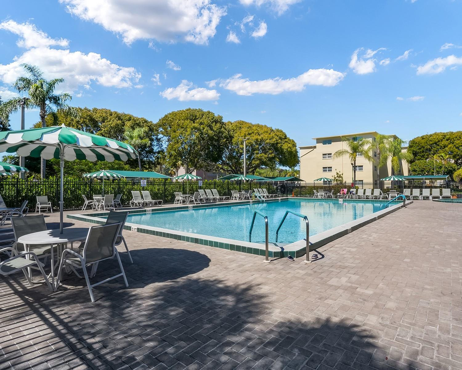 VILLAGE ROYALE GREENWOOD - Residential