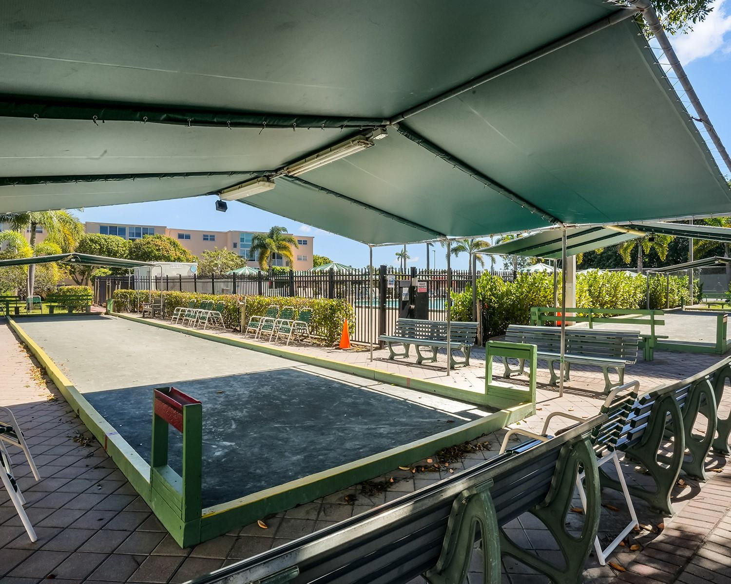 VILLAGE ROYALE GREENWOOD - Residential