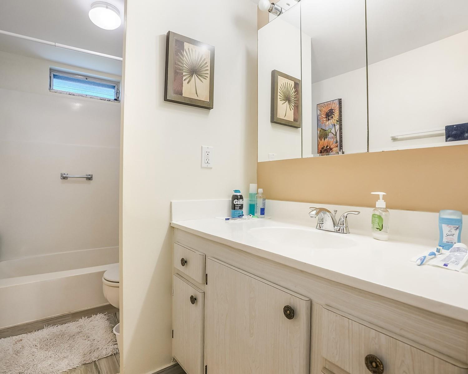 VILLAGE ROYALE GREENWOOD - Residential