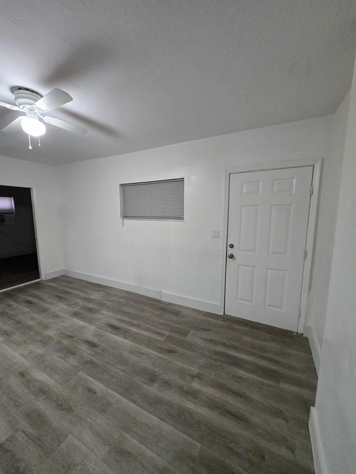 North Hollywood 4-1 B - Residential Lease