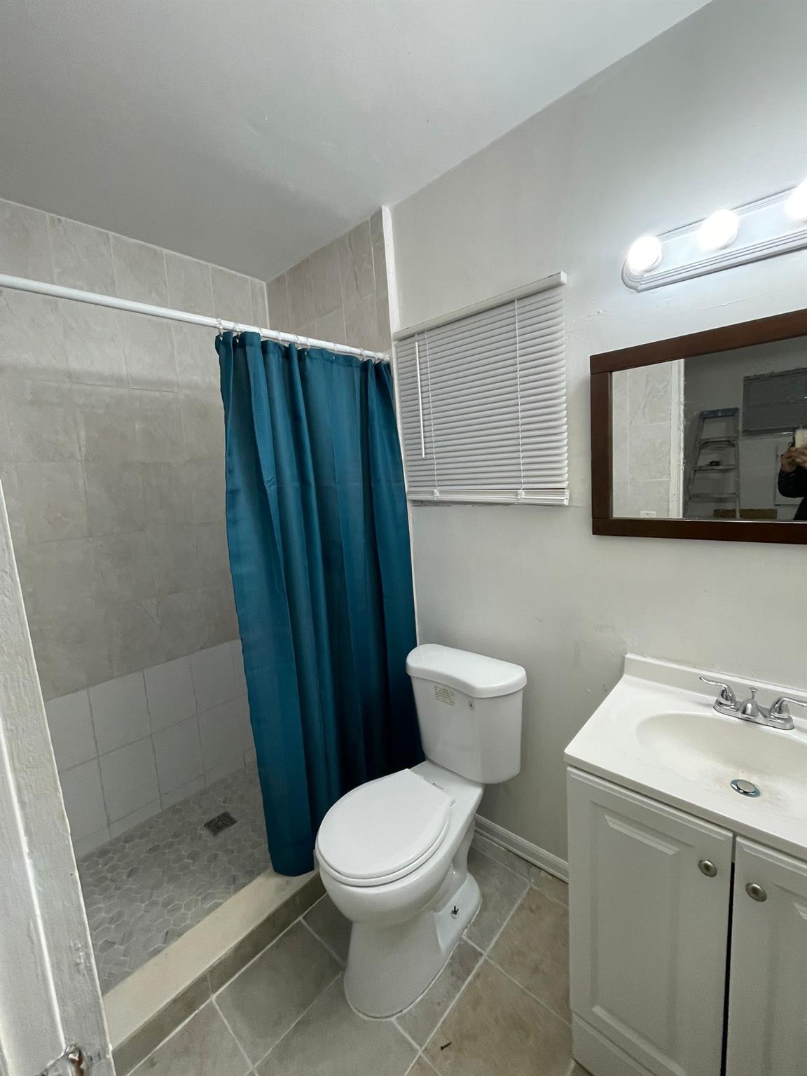 North Hollywood 4-1 B - Residential Lease