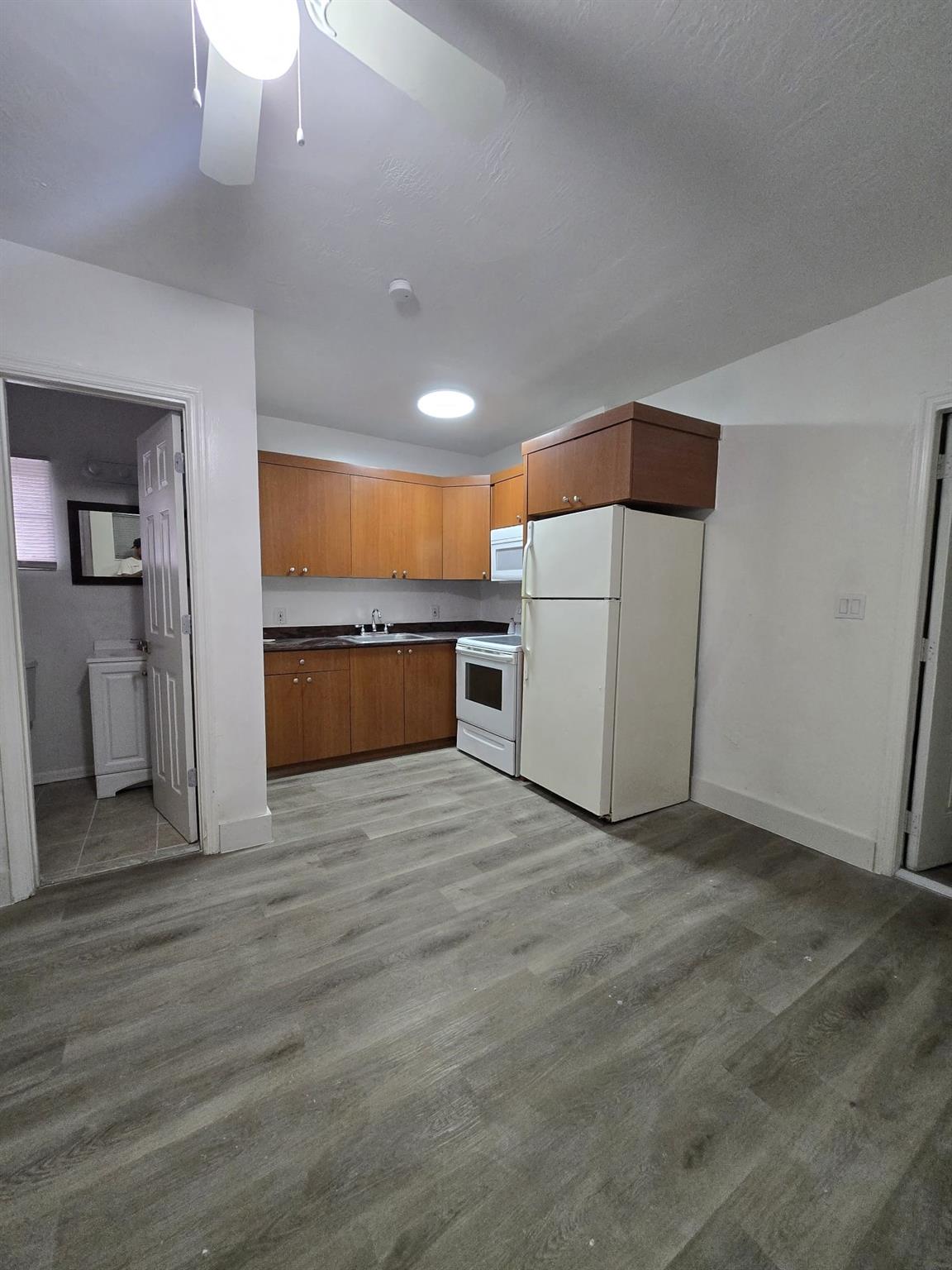 North Hollywood 4-1 B - Residential Lease