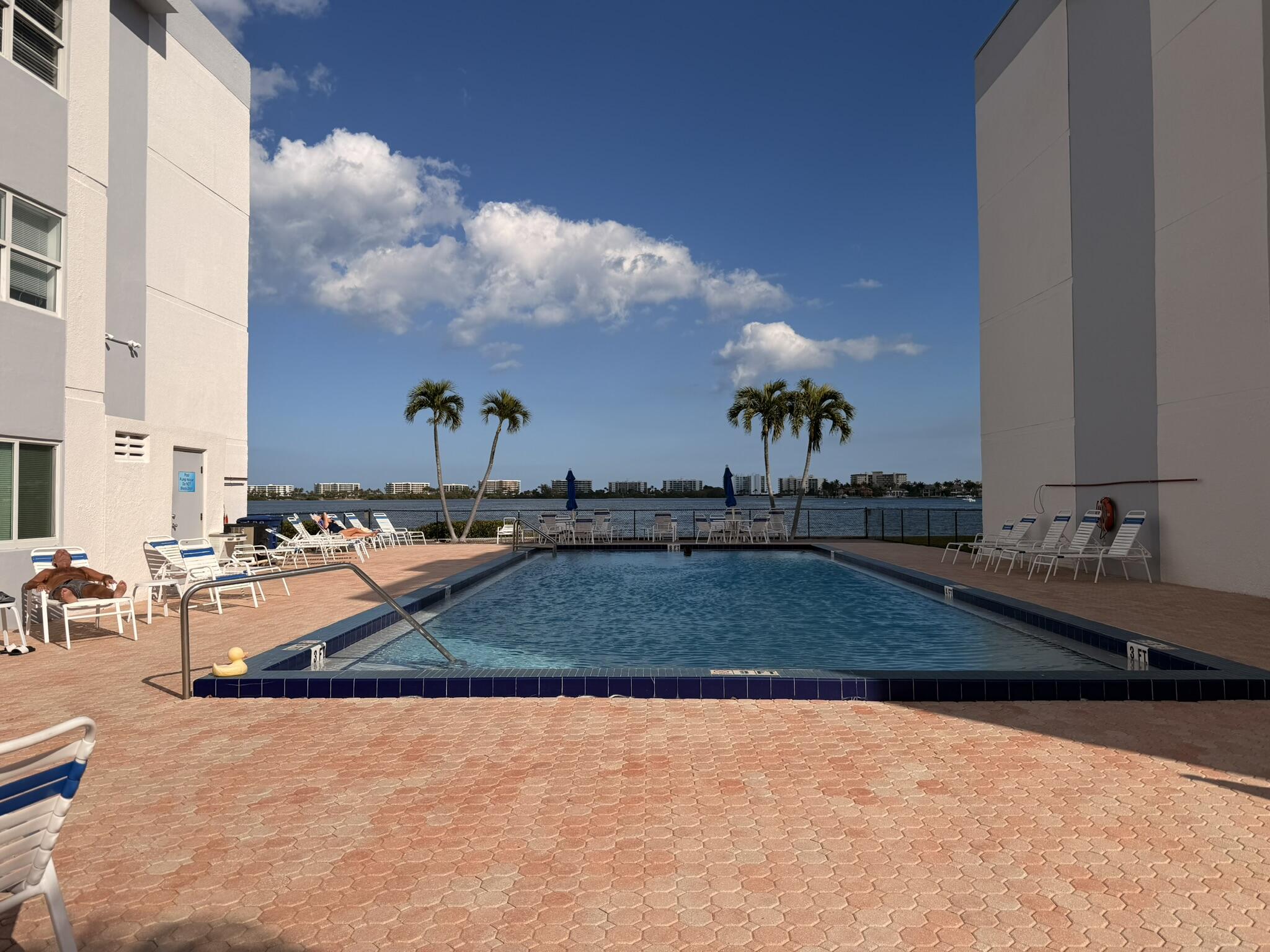 1502 S Lakeside Drive 204