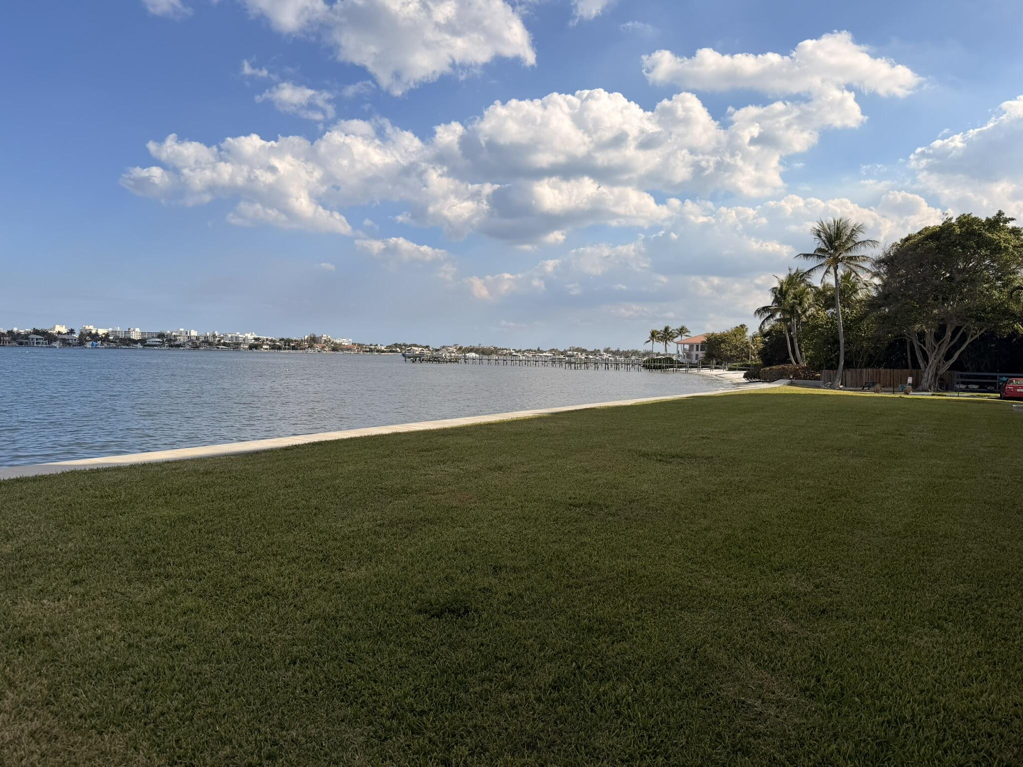 1502 S Lakeside Drive 204