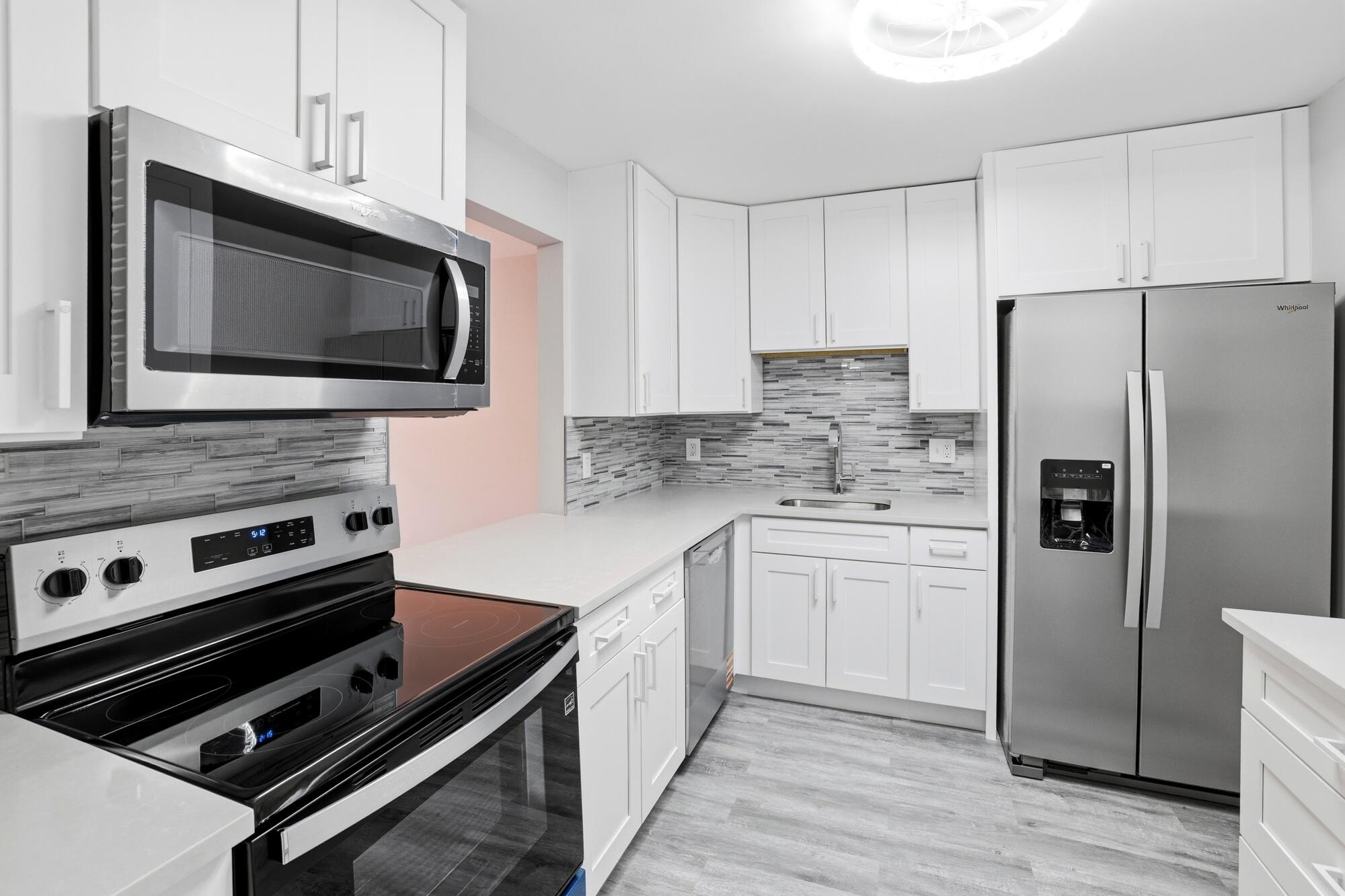 1502 S Lakeside Drive 204