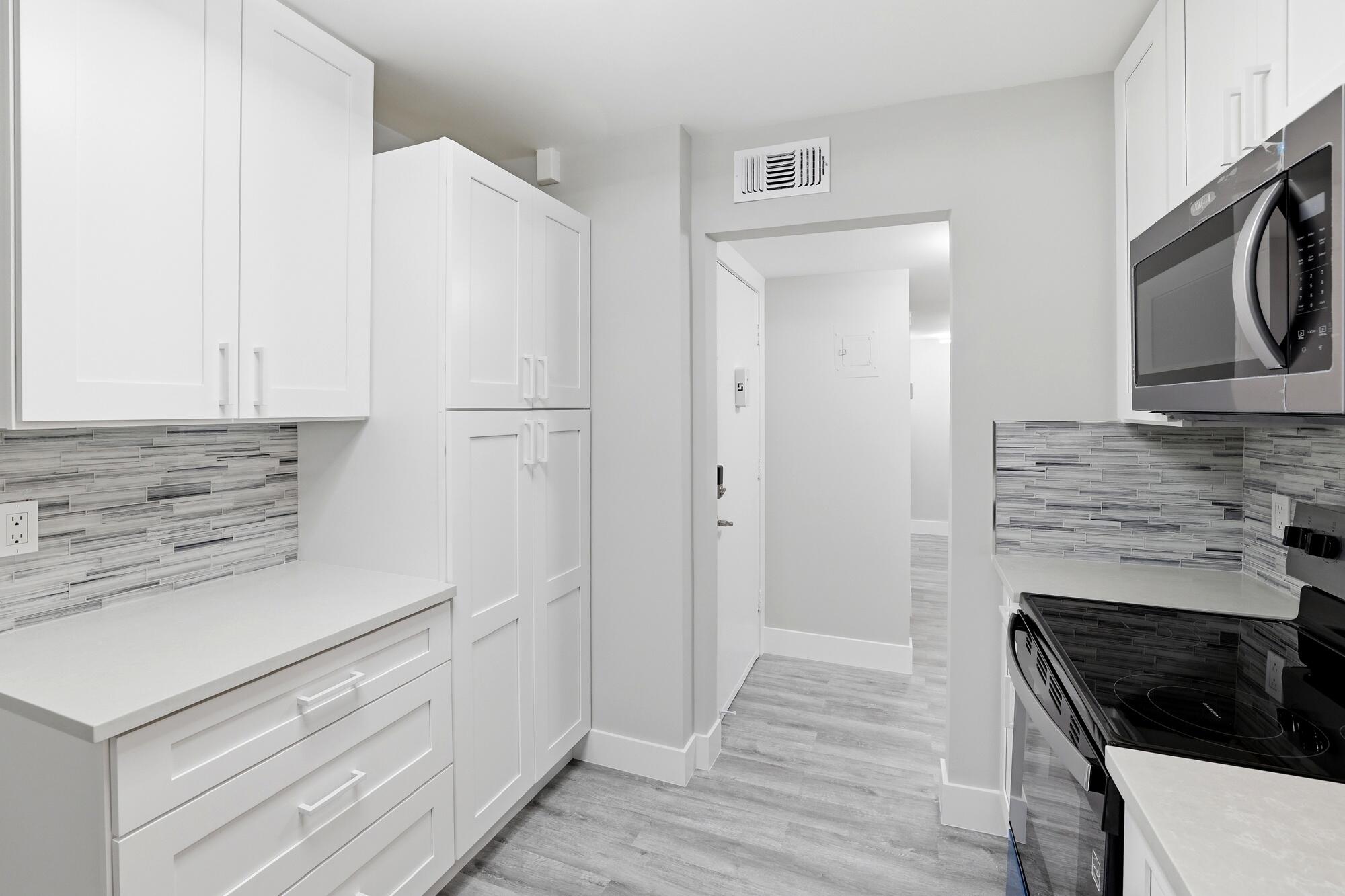 1502 S Lakeside Drive 204