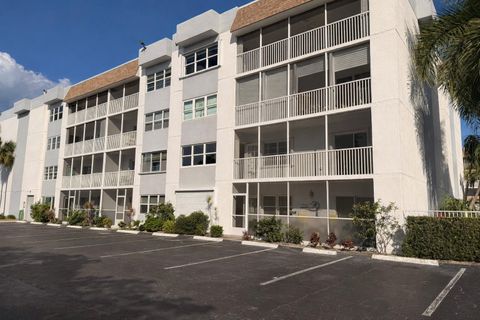 1502 S Lakeside Drive 204 Lake Worth Beach FL 33460