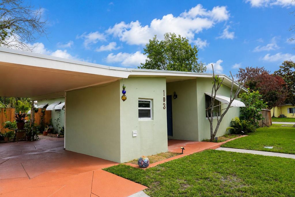 Photo of 103 SE Bonita Court, Port Saint Lucie, FL 34983 (MLS # B26038122)