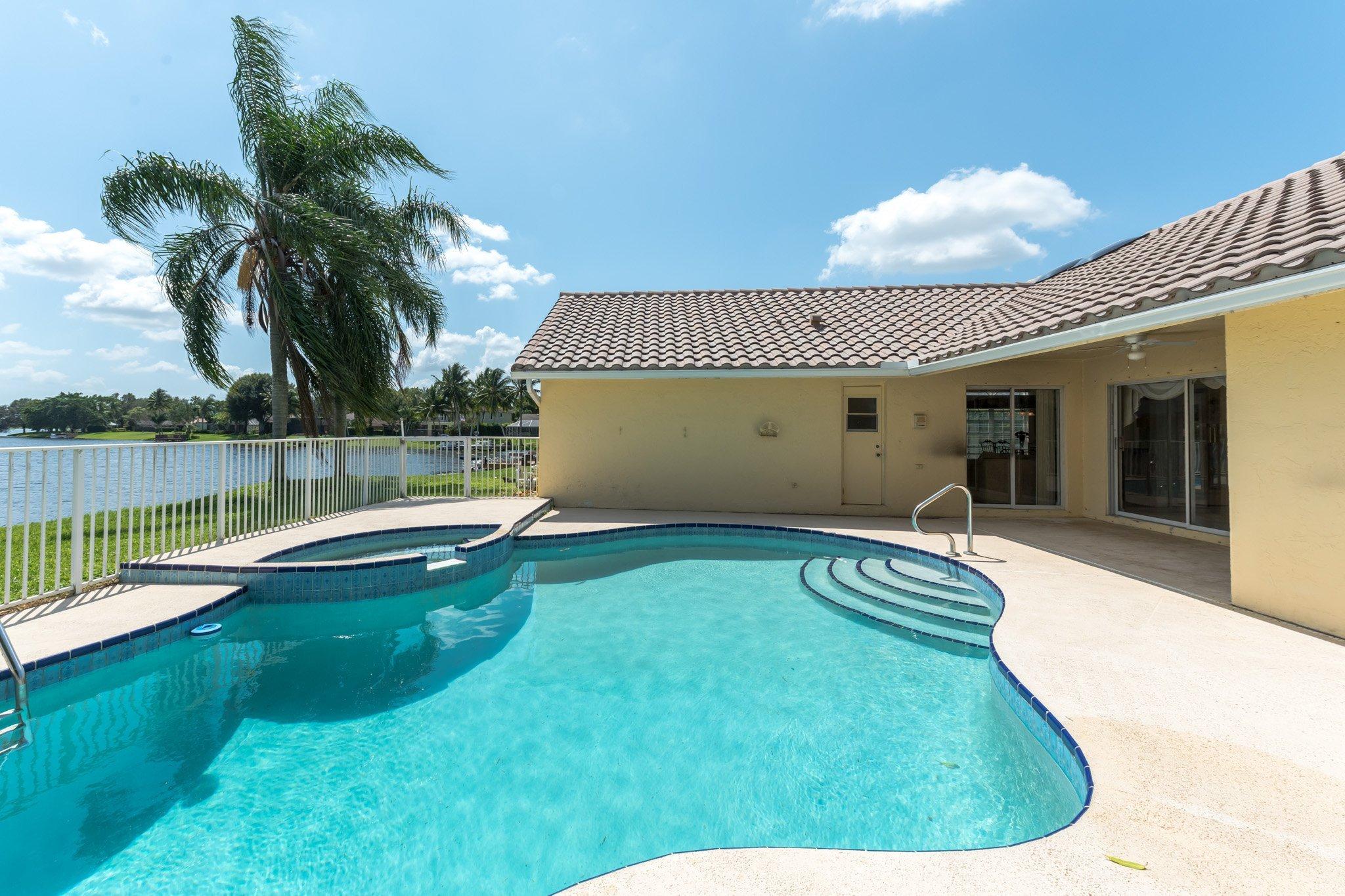 GREENVIEW SHORES 1 OF WELLINGTON - Residential