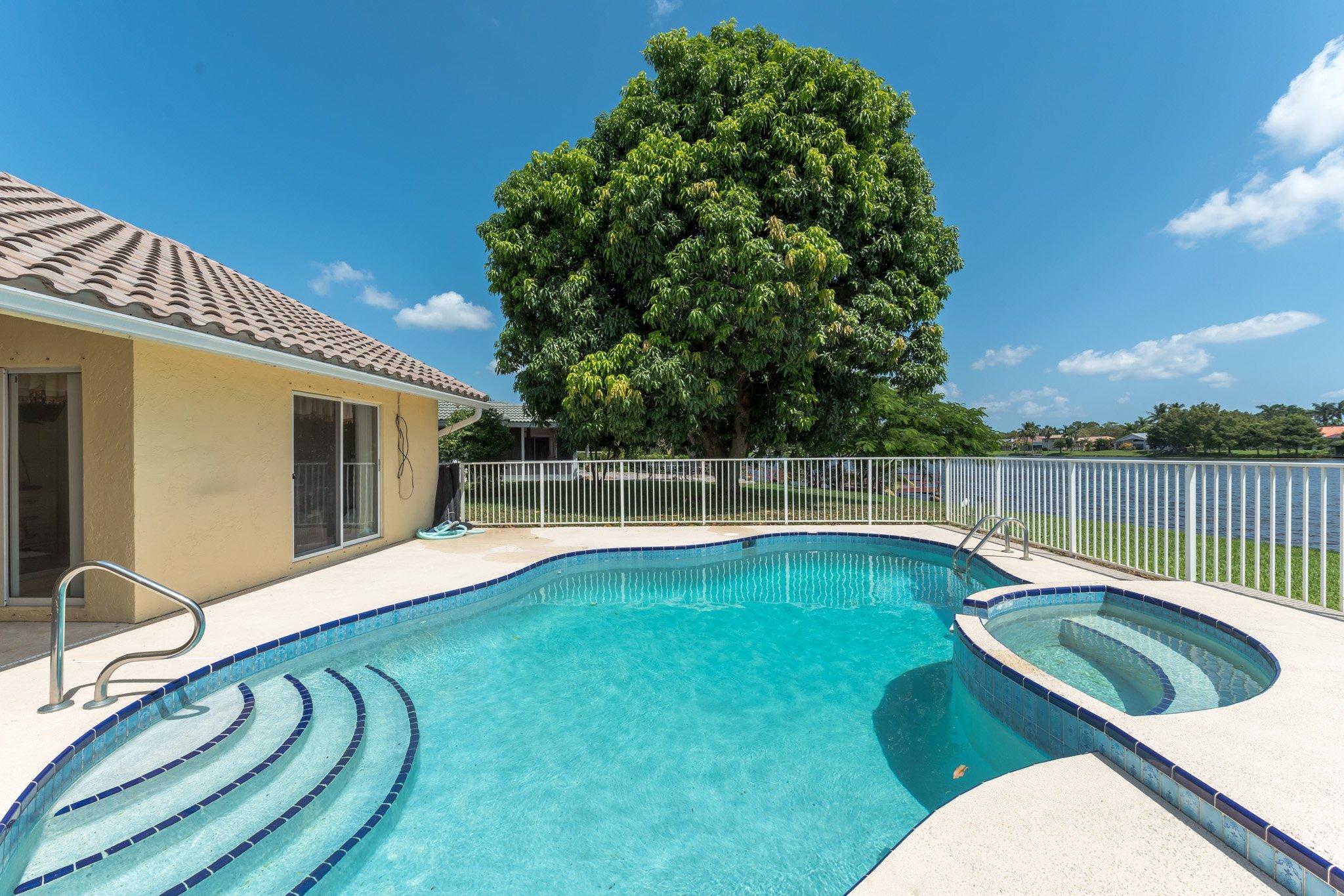 GREENVIEW SHORES 1 OF WELLINGTON - Residential