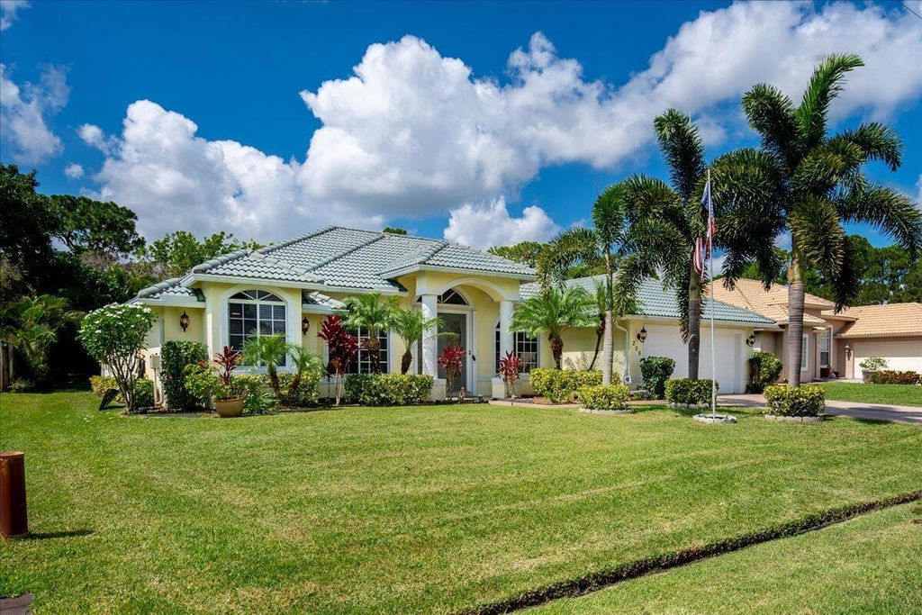 Photo of 208 SE Ray Avenue, Port St Lucie, FL 34983 (MLS # R10901517)