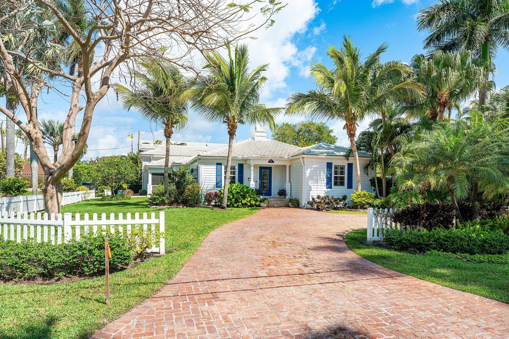 Photo of 1101 Thomas Street, Delray Beach, FL 33483 (MLS # R11168603)