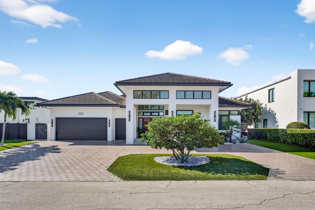 Photo of 520 Golden Harbour Drive, Boca Raton, FL 33432 (MLS # B26002989)