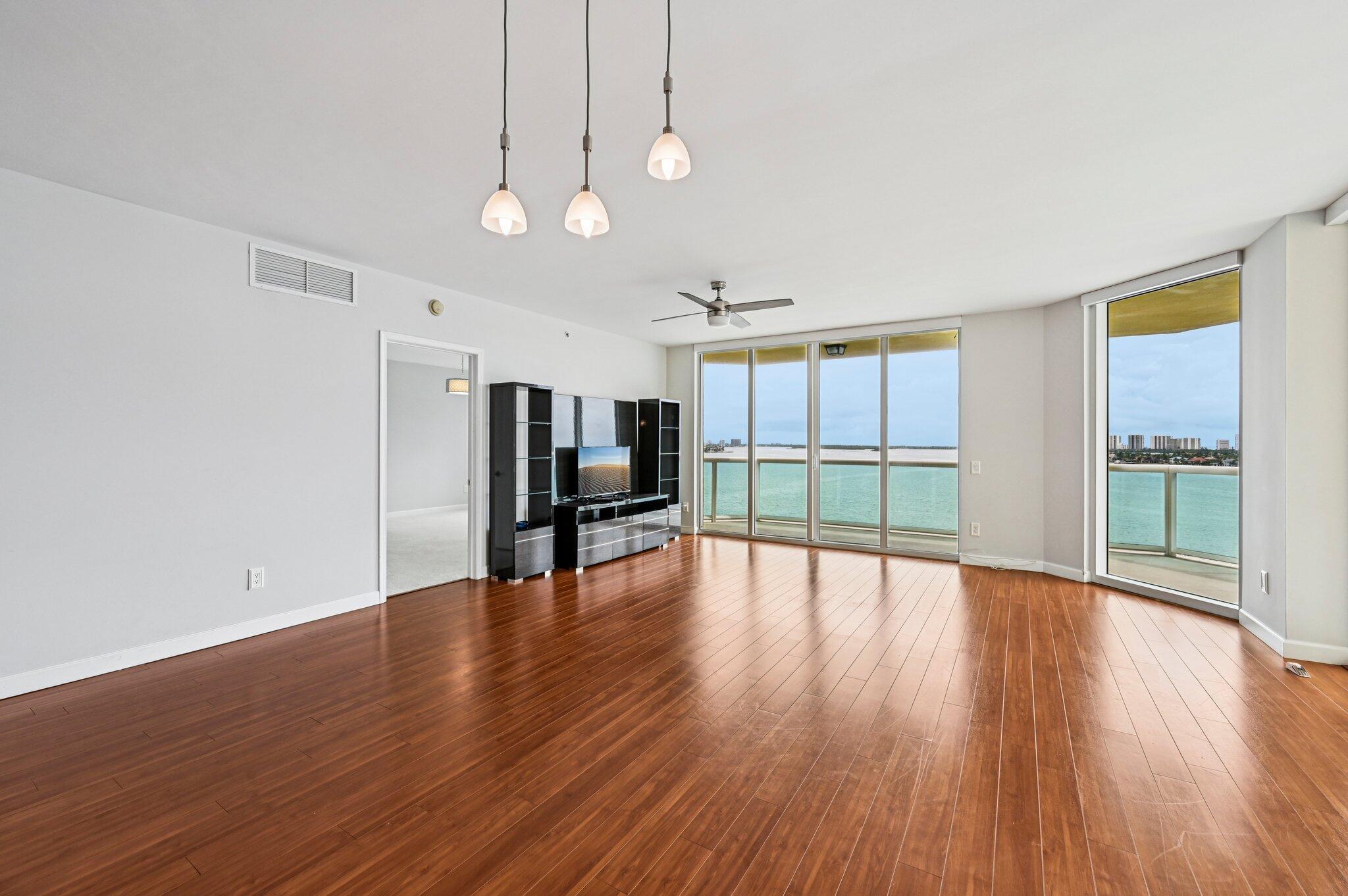 MARINA GRANDE RIVIERA BEA - Residential