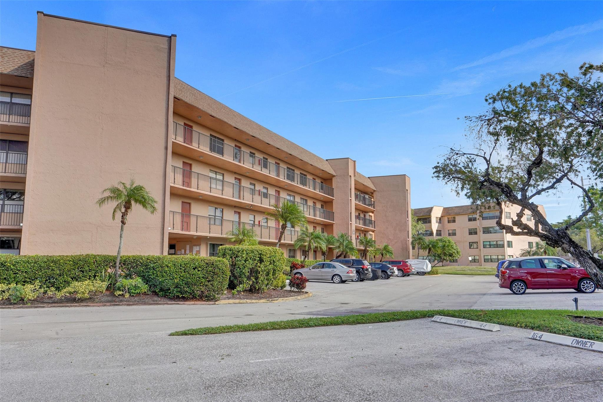 Sunrise Lakes ph 4 - Residential