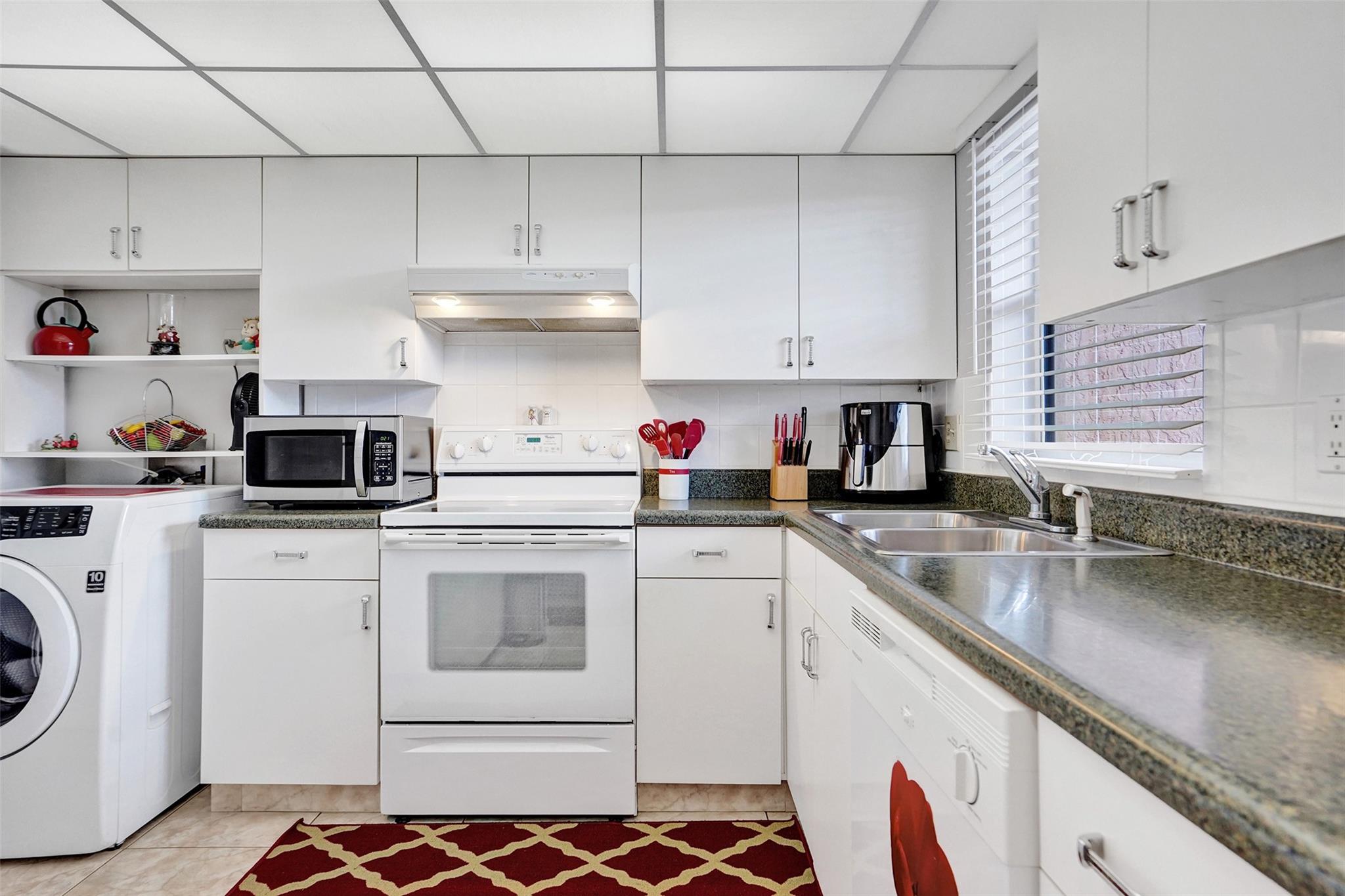Sunrise Lakes ph 4 - Residential