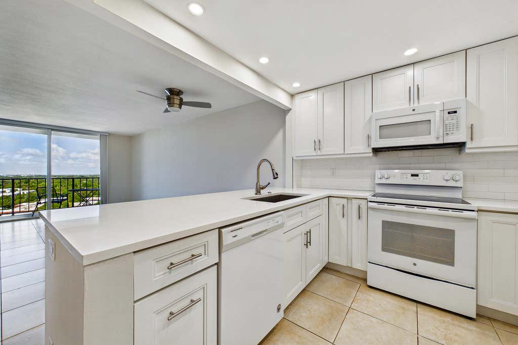 Photo of 1800 N ANDREWS Avenue N #12G, Fort Lauderdale, FL 33311 (MLS # B26064635)