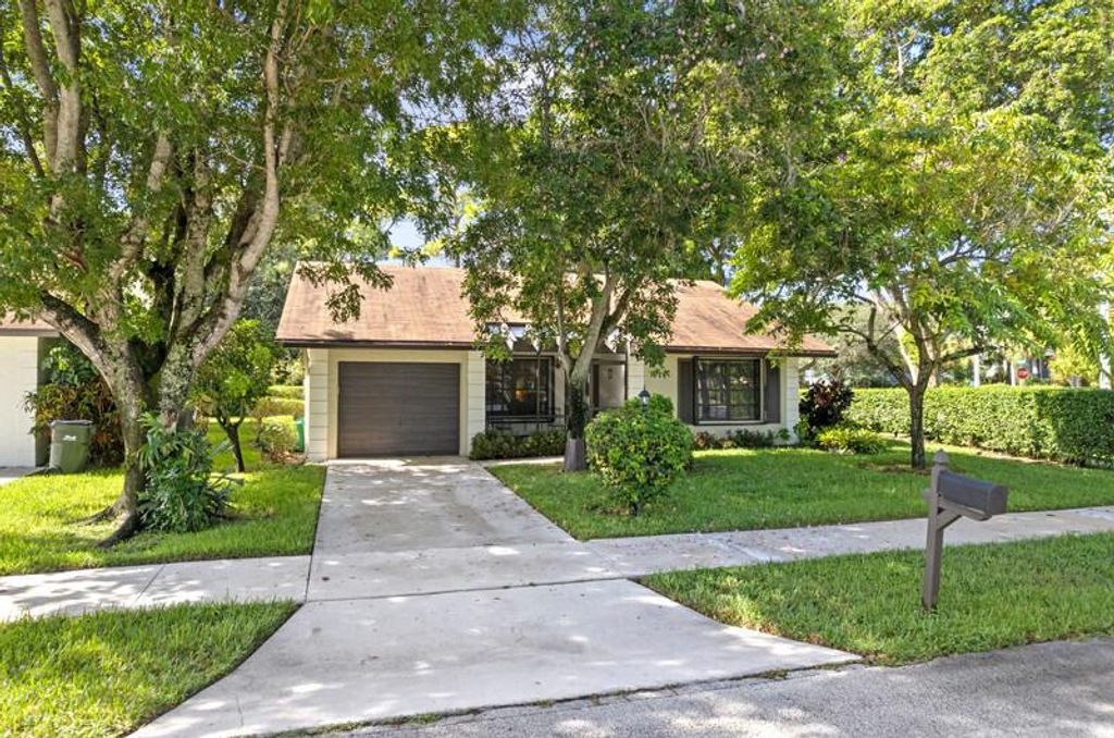 Photo of 2788 Dracaena Court, Delray Beach, FL 33445 (MLS # R11119364)