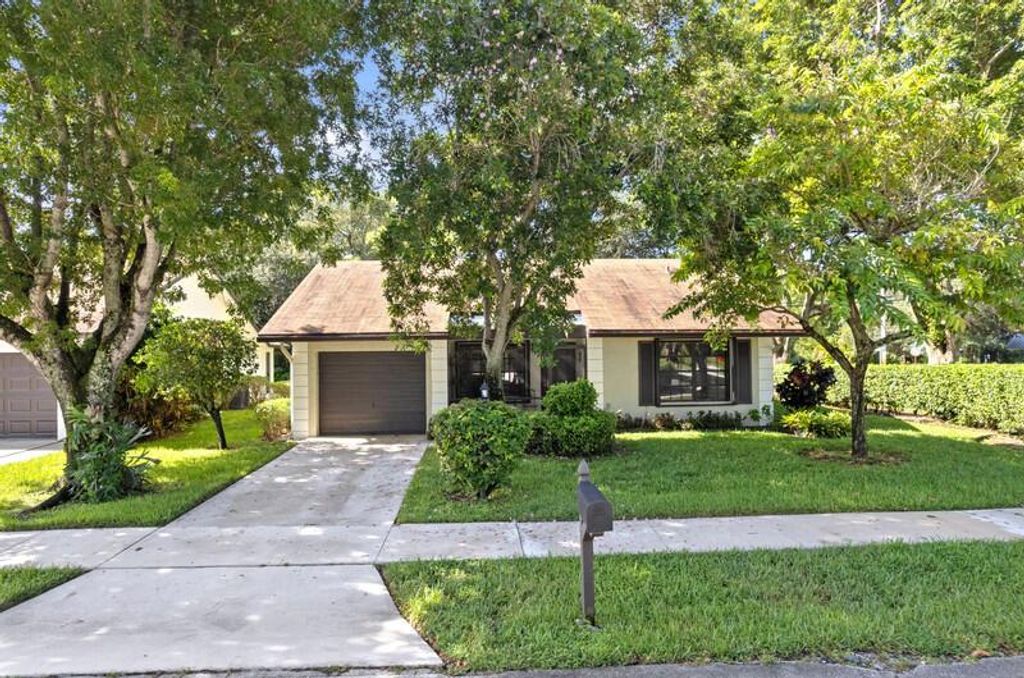 Photo of 2788 Dracaena Court, Delray Beach, FL 33445 (MLS # R11119364)