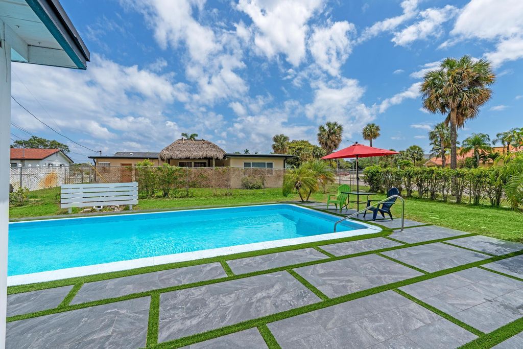 Photo of 3700 N Australian Avenue, West Palm Beach, FL 33407 (MLS # B26001837)